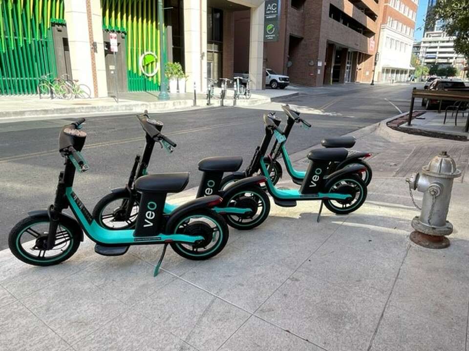New company rolls out 1,000 electric scooters on San Antonio streets