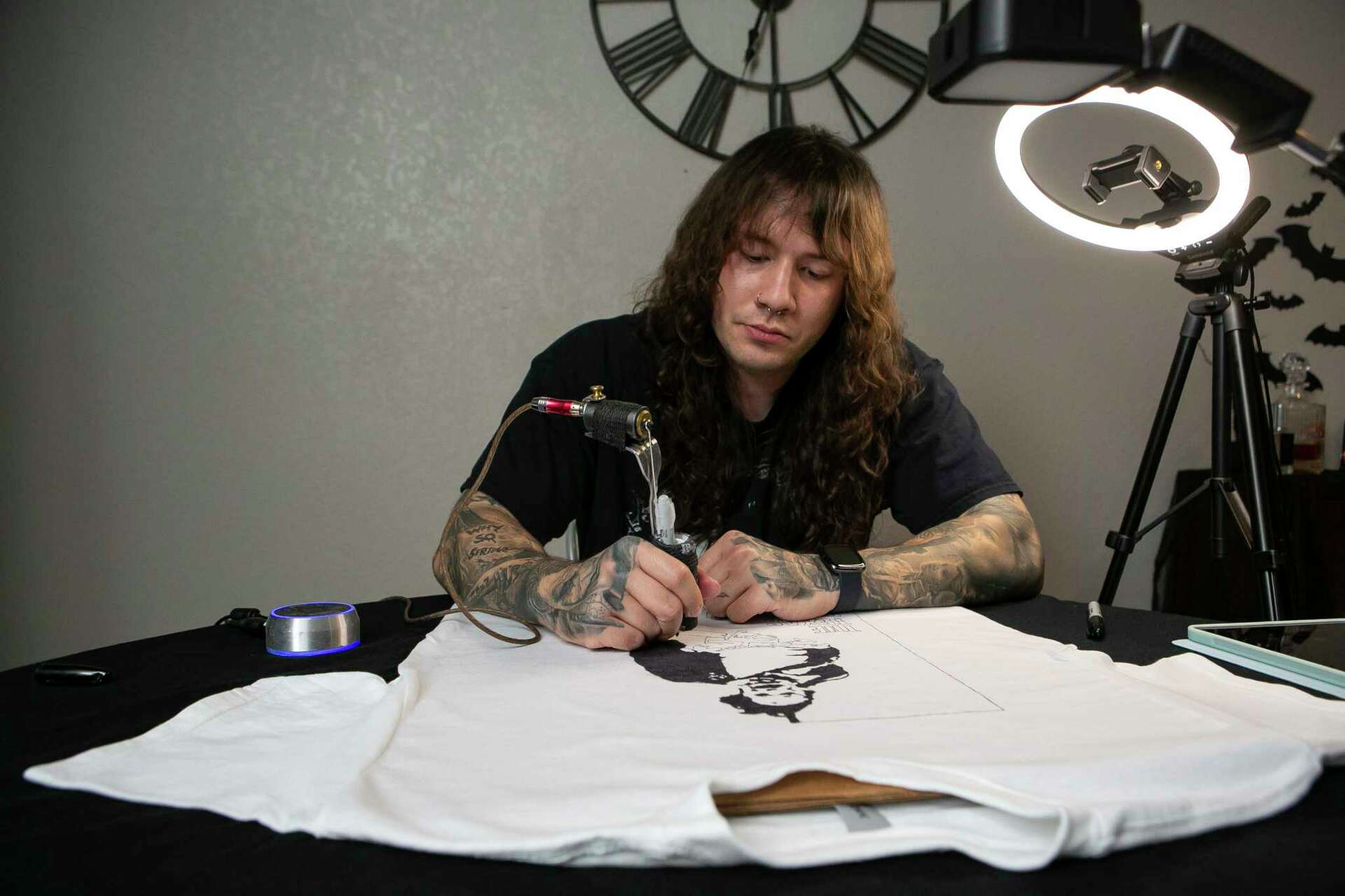 Tattooed Crook - TV Tropes, image size:1920x1280