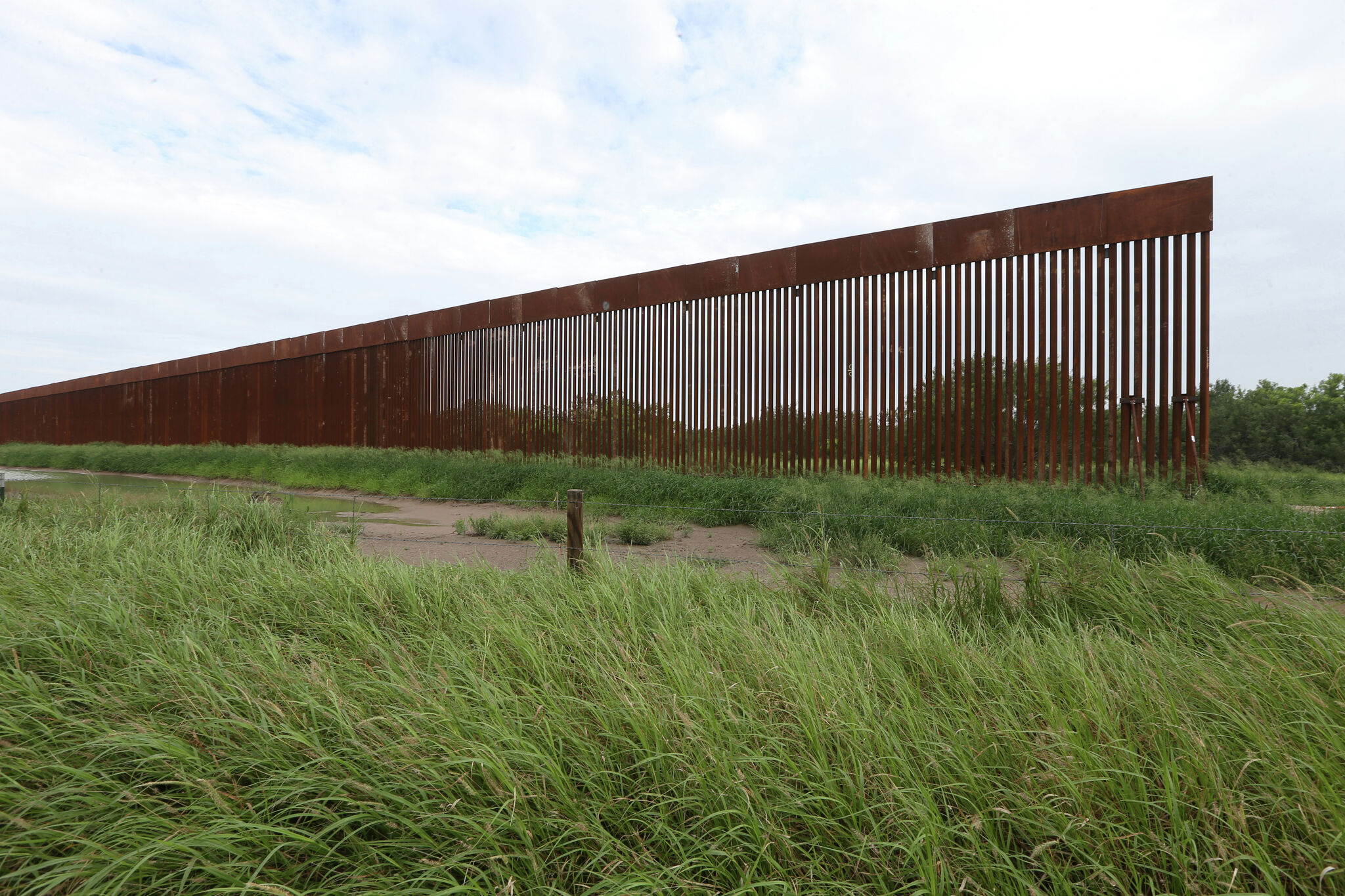 Border wall construction resumes in Texas despite Biden opposition