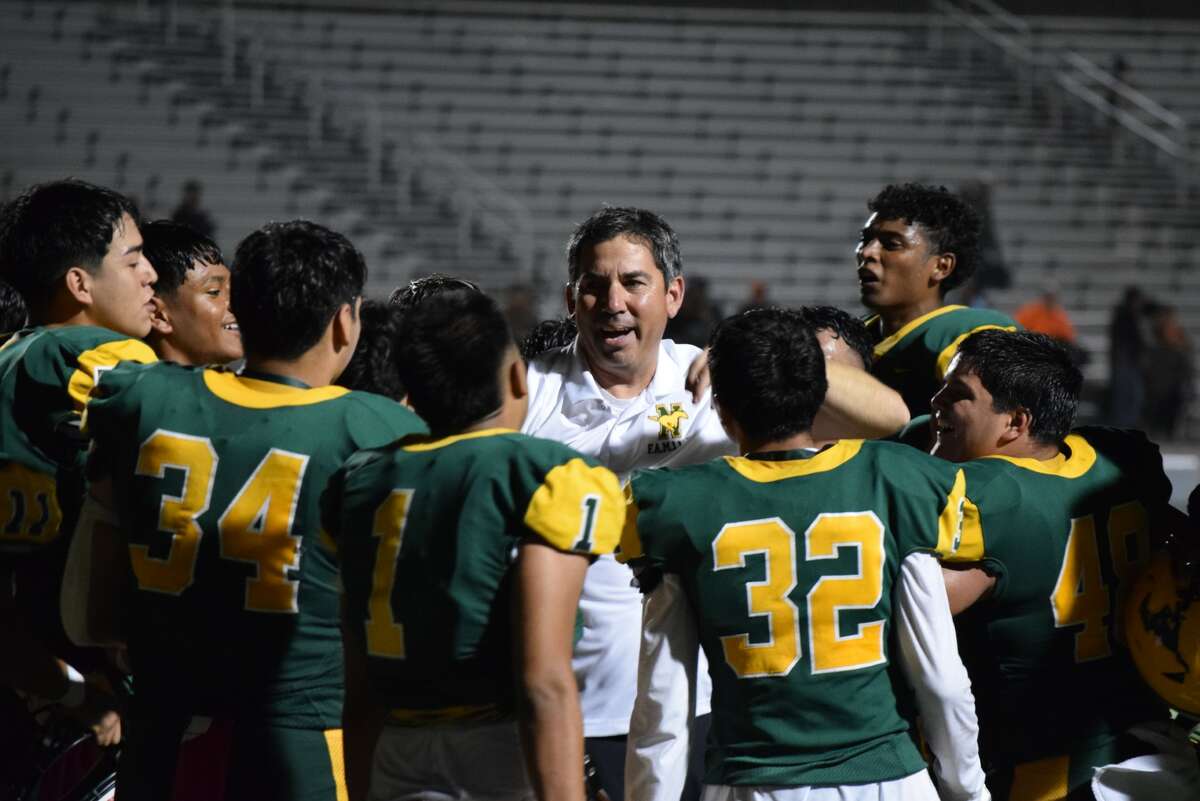 Laredo Nixon Mustangs hold off the Medina Valley Panthers