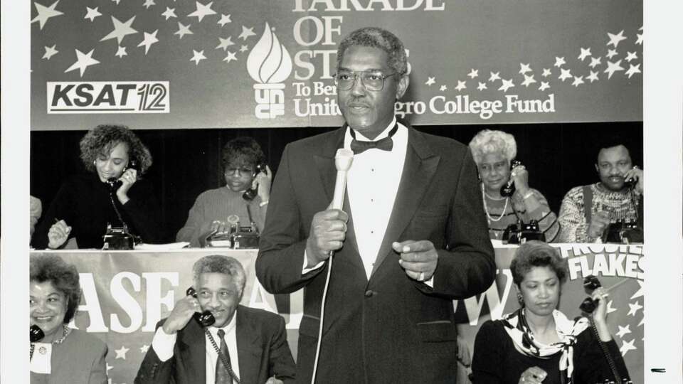 KSJL radio personality Charles Porter joins other guests at KSAT-TV-12 Sunday during the Lou Rawls Parade of Stars Telethon while volunteers get pledges and contributions benefiting the United Negro College Fund. The 13th annual event had raised $68,366 locally as the telethon ended Sunday. (Texas)