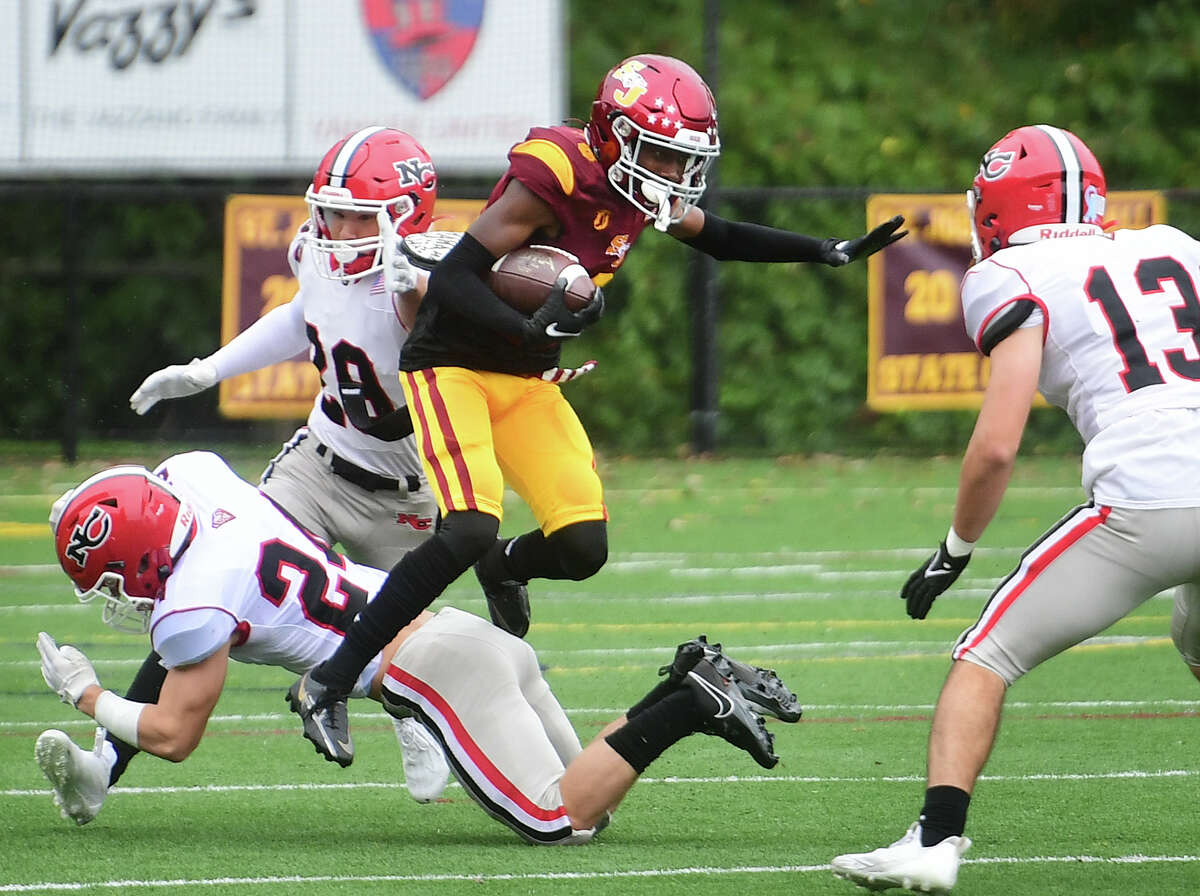 New Canaan football beat St. Joseph with four TDs from Luke Robinson