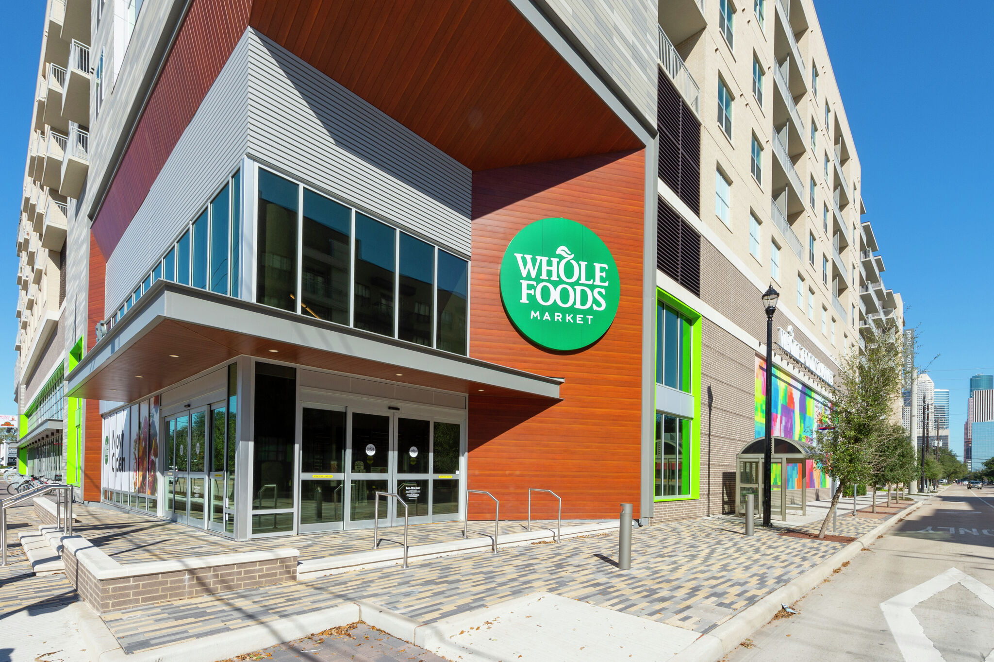 Die Schließung von Houston Midtown Whole Foods am 13. Oktober führte zu einem Verkauf von Lebensmitteln