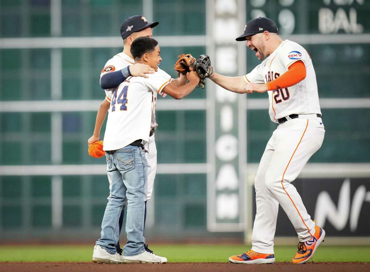 Astros fan runs on field to celebrate with players after Game 1 win