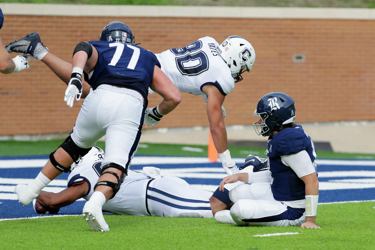 Defensive Lineman Playing Running Back Spurs UConn, But Huskies