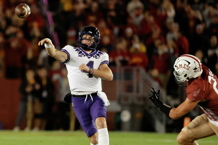 UH football uses throwback Oilers-like uniforms to enter new era