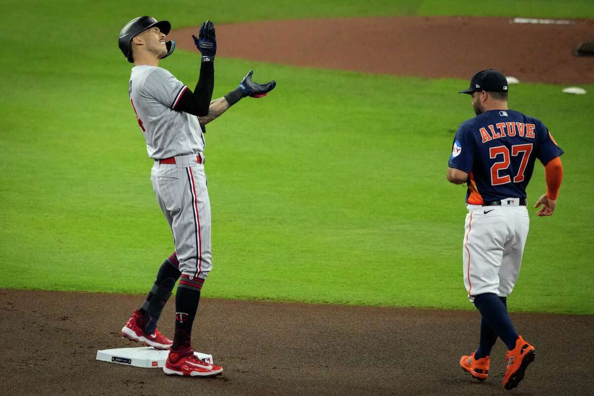 Red Sox fan hilariously trolls Carlos Correa by pointing to his