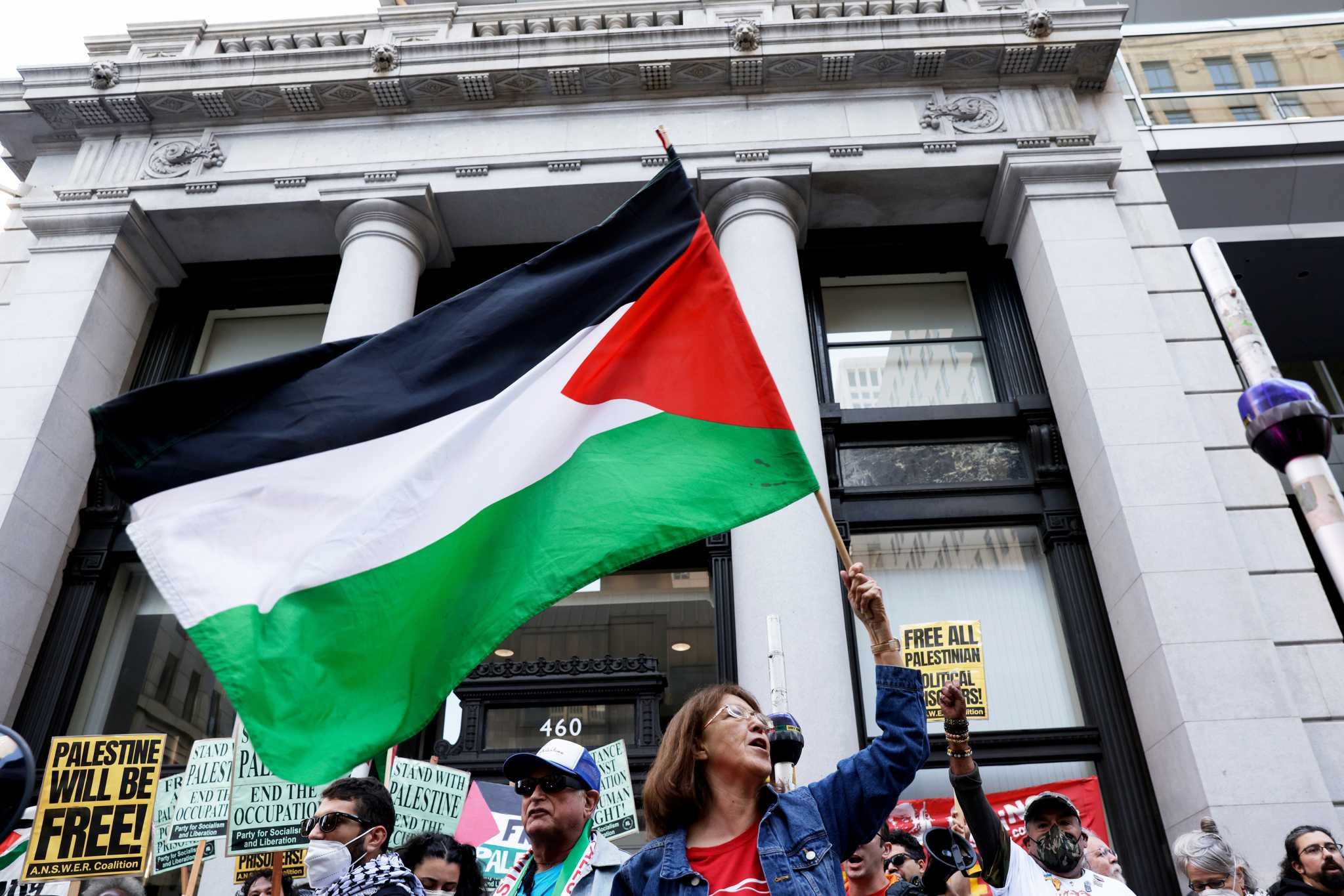 “占据的职业结束了”：数百人在旧金山集会，支持巴勒斯坦人抵抗以色列的控制