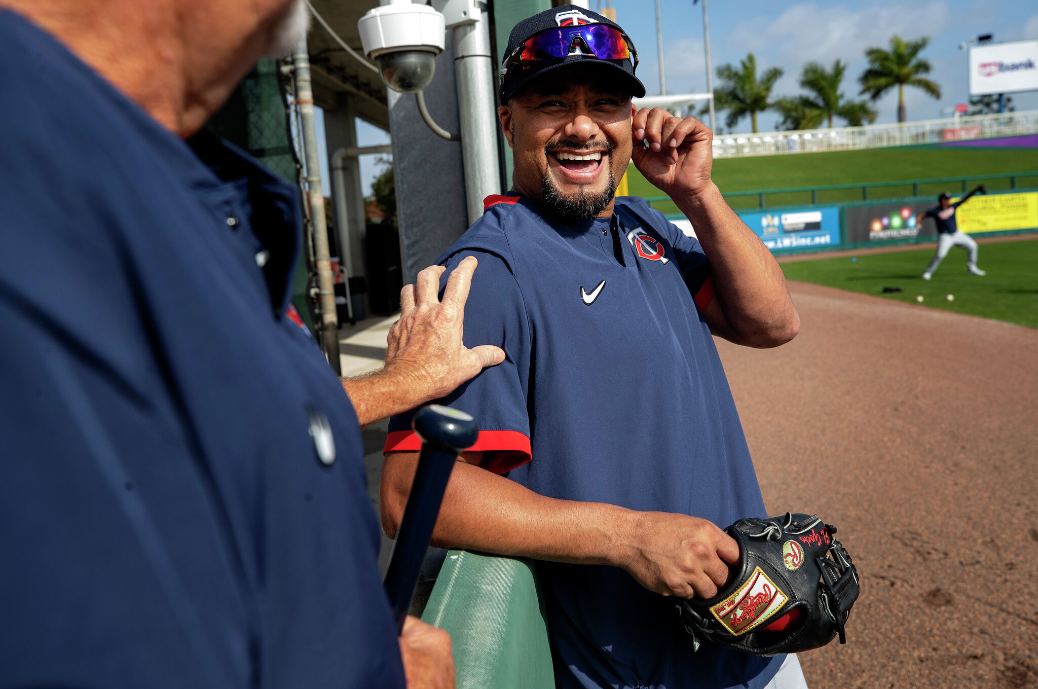 Twins great Johan Santana honors Pablo López prior to ceremonial first  pitch in ALDS Game 3