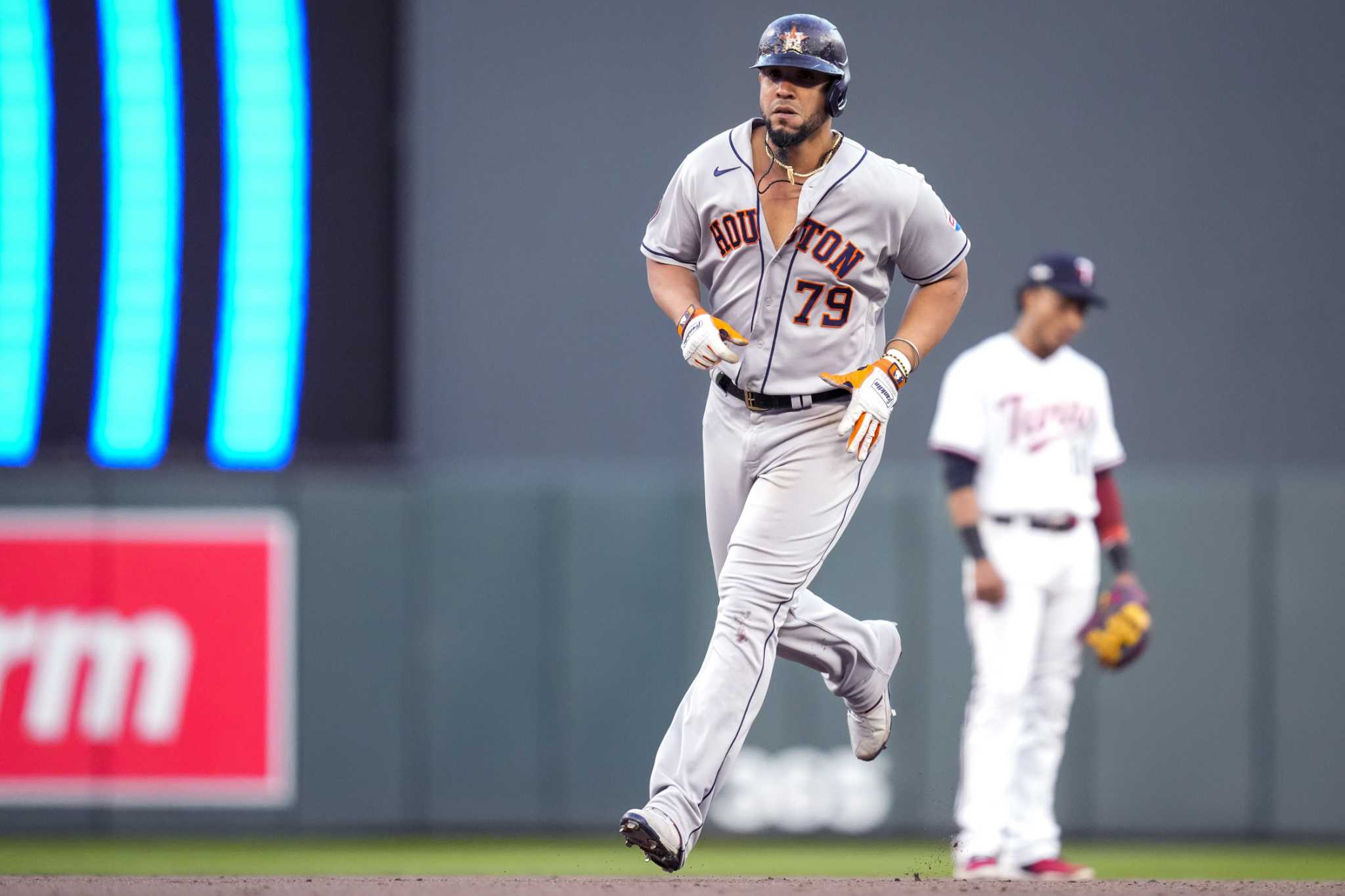 Astros agree to deal to add Oxy jersey patch for 2023 season