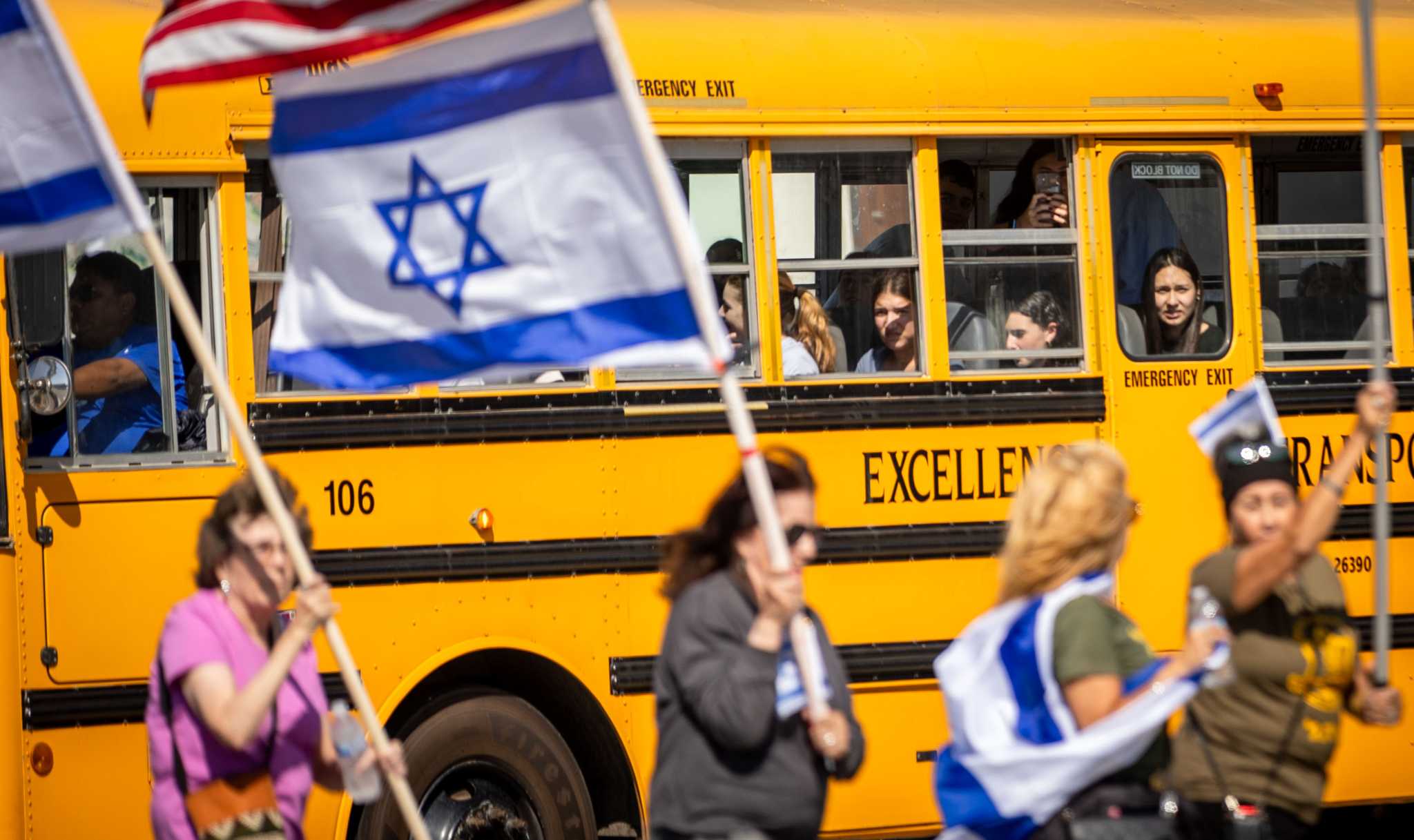 湾区犹太学校呼吁暂停社交媒体，以避免让青少年暴露于加沙视频中