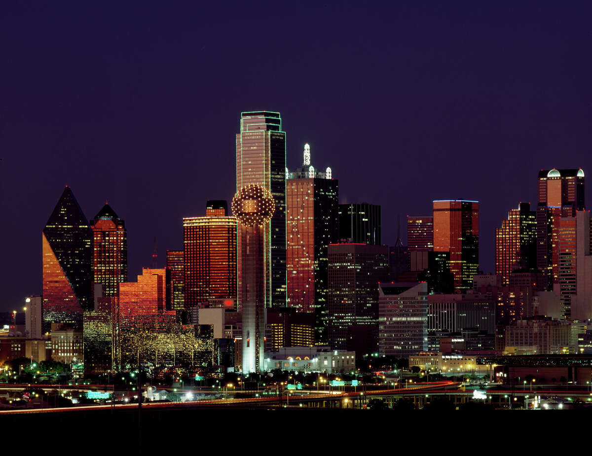 Dusk view of Dallas' skyline.