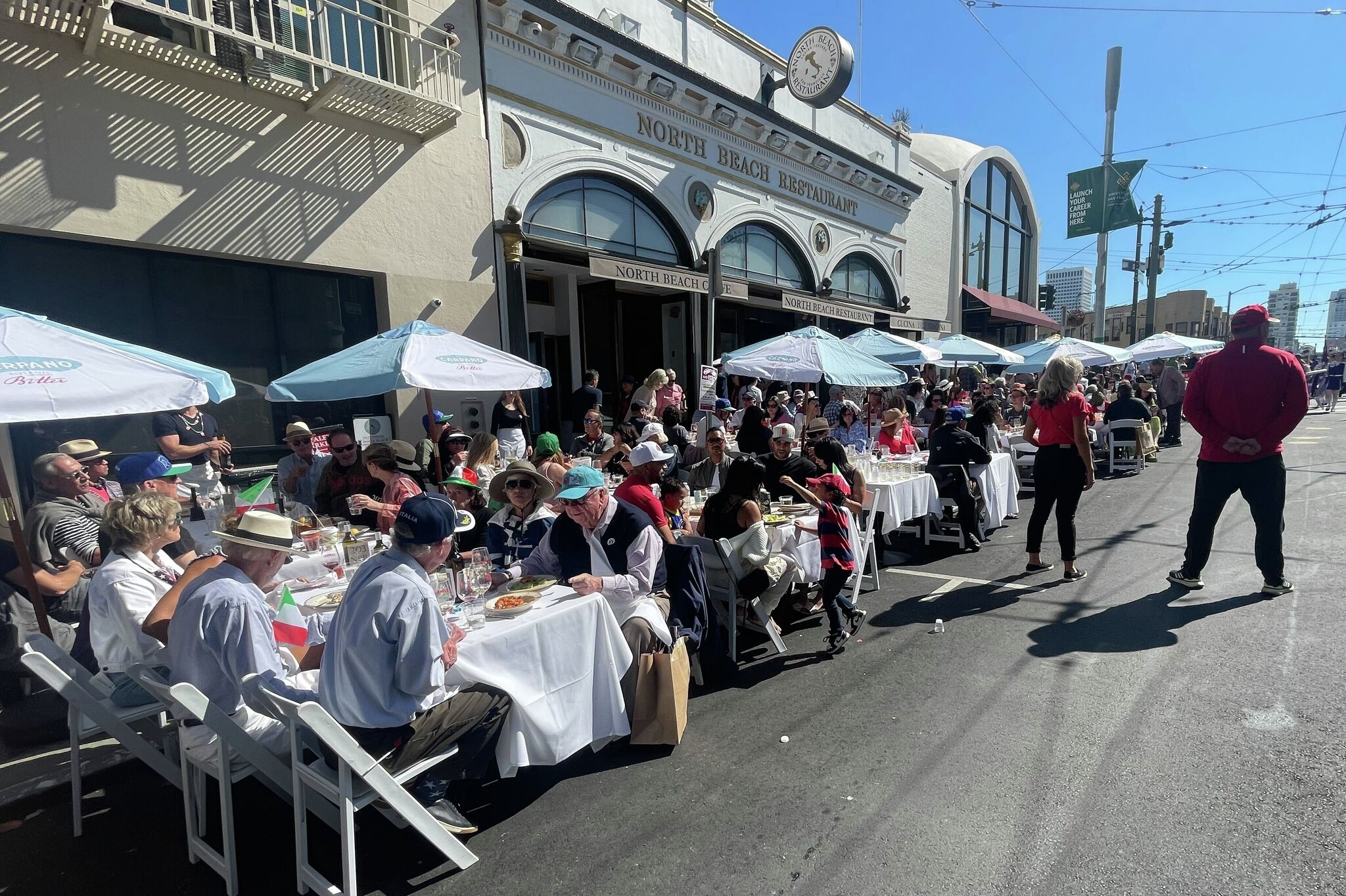 Un ristorante italiano vecchio stile a San Francisco chiude i battenti dopo 53 anni