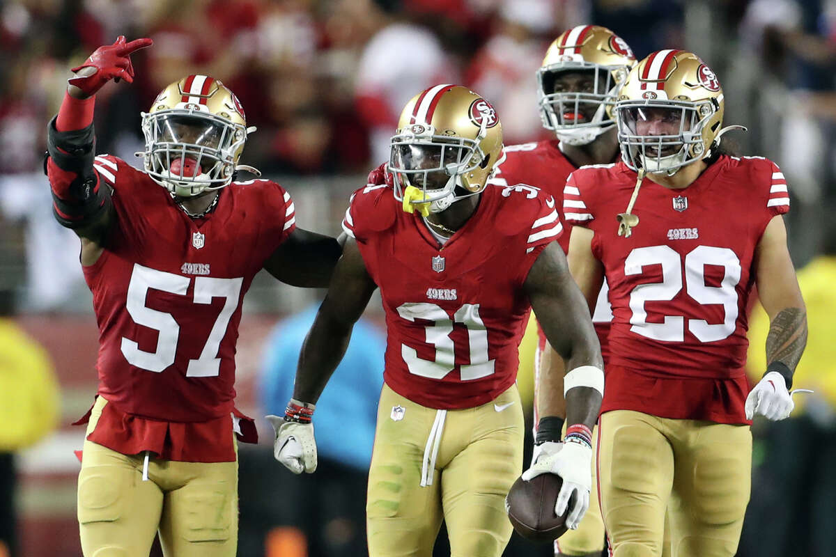 San Francisco 49ers safety Tashaun Gipson Sr. (31) is introduced