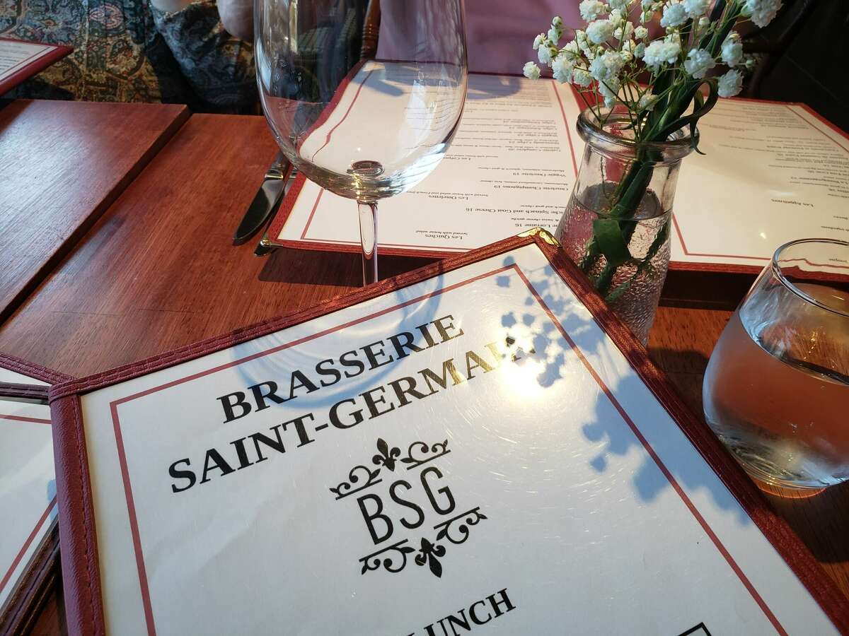 La carte alléchante et complète de la Brasserie Saint Germain rend difficile le choix.