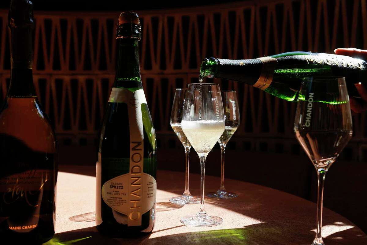Chandon Garden Spritz Pair Set of 2 Glasses. Champagne / 