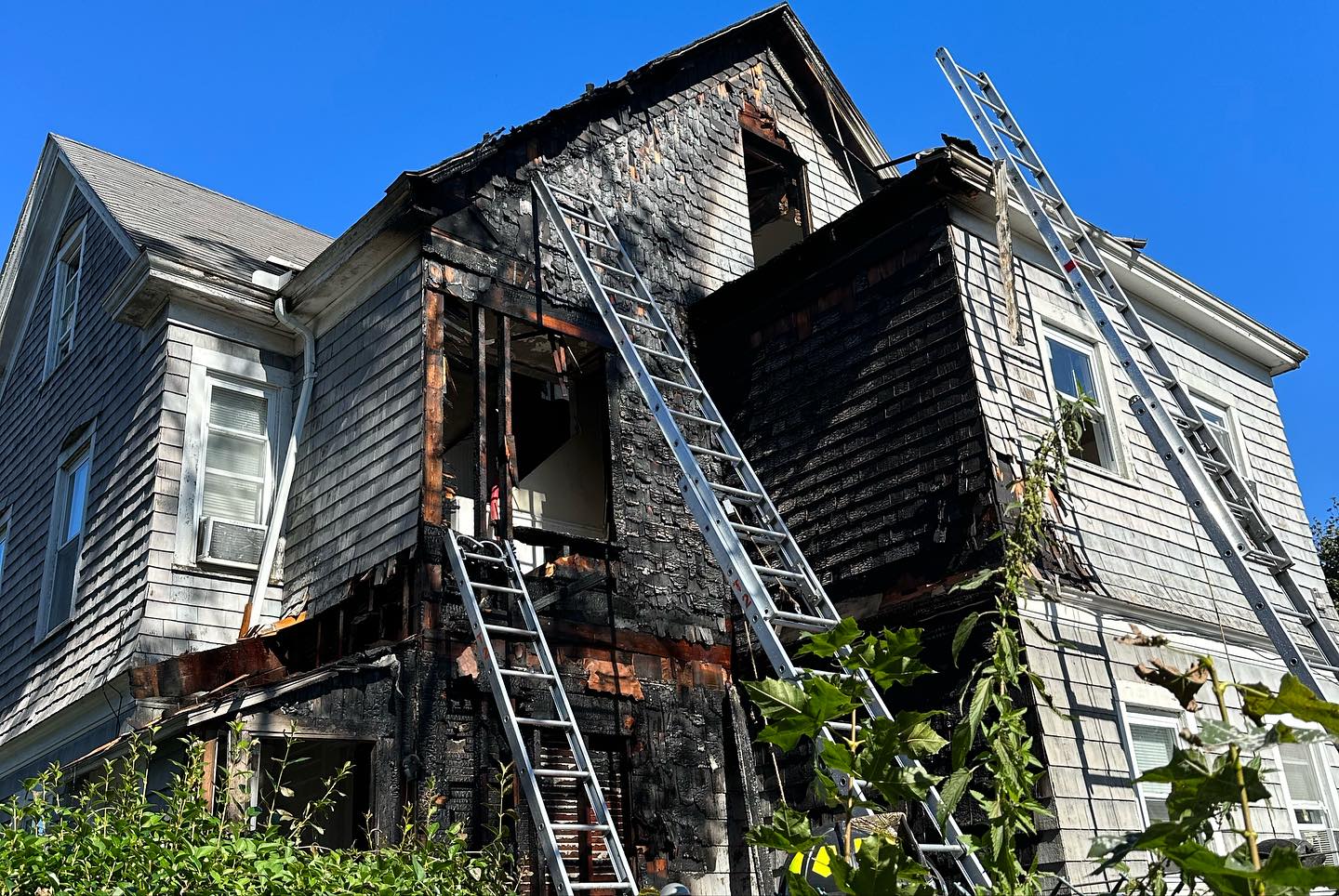 New London house fire displaces 8 people, officials say