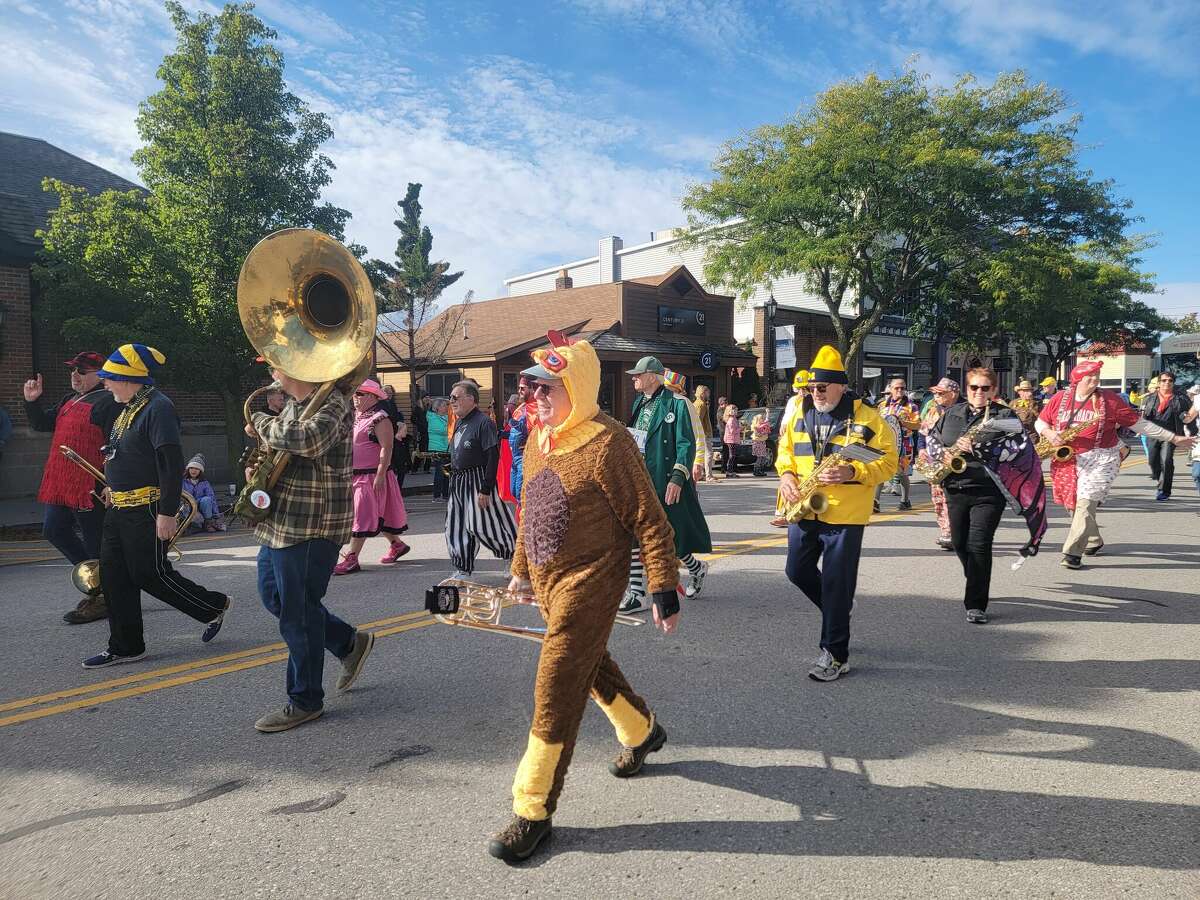 Frankfort fall festival features Scottville Clown Band, giant pumpkins