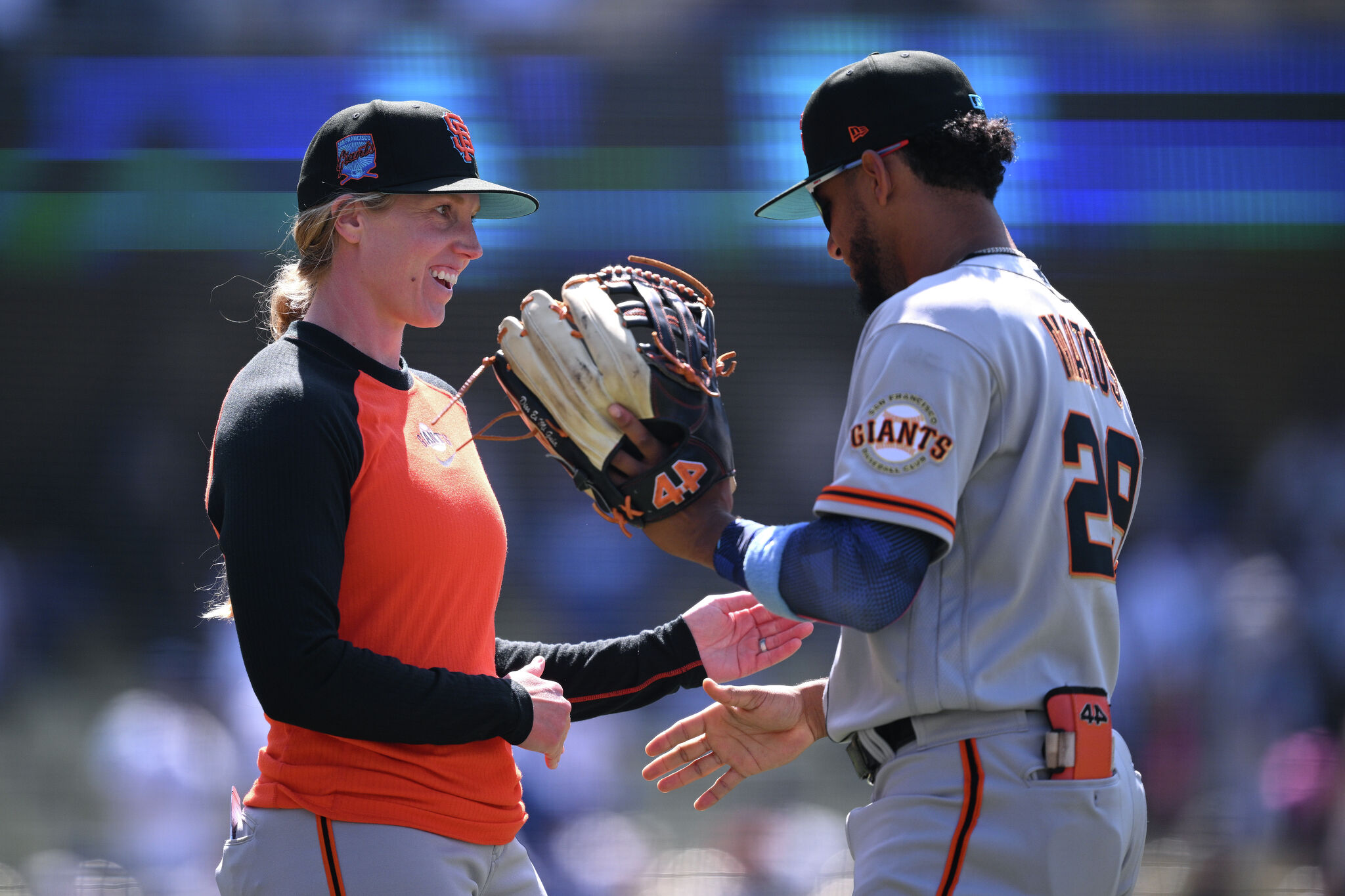 Giants third-base coach Mark Hallberg interviews for manager's job 