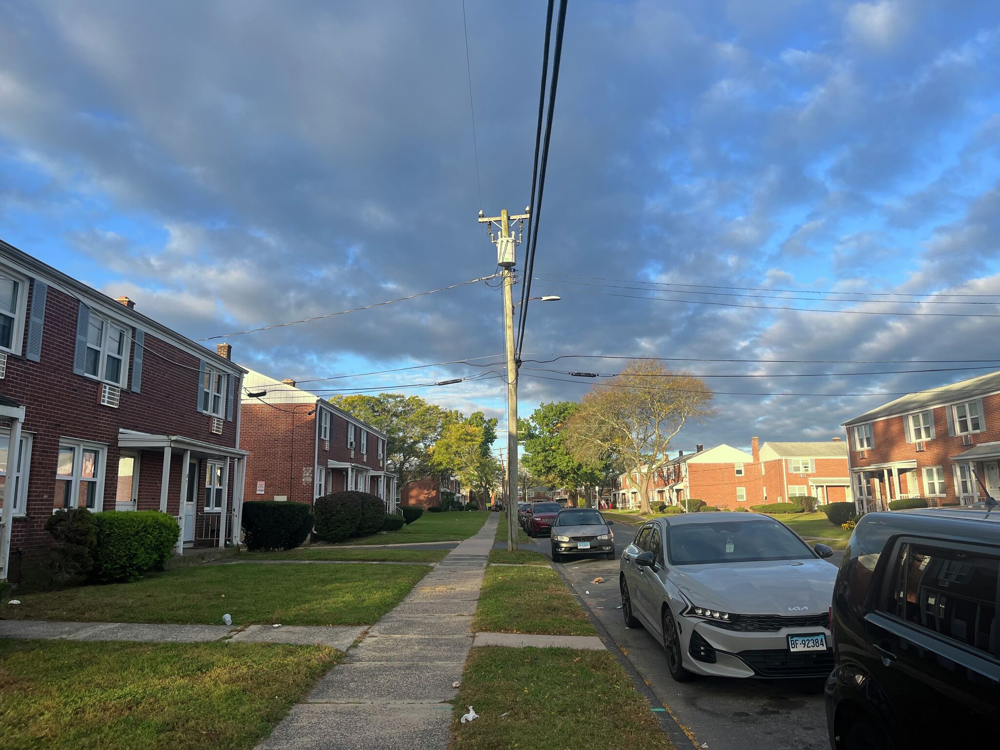 Police: Man dies after shot multiple times in car in East Hartford