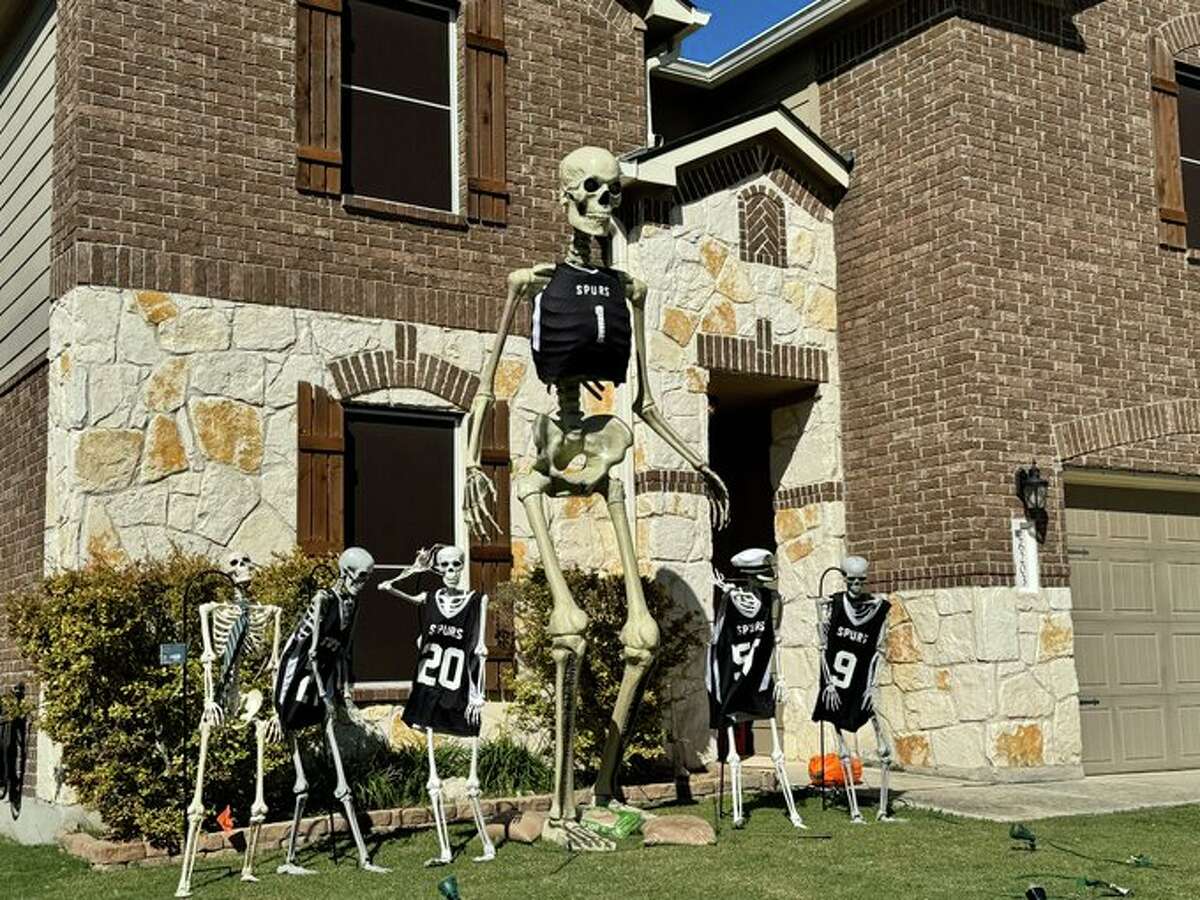 Mural of Victor Wembanyama in a Spurs jersey pops up on San