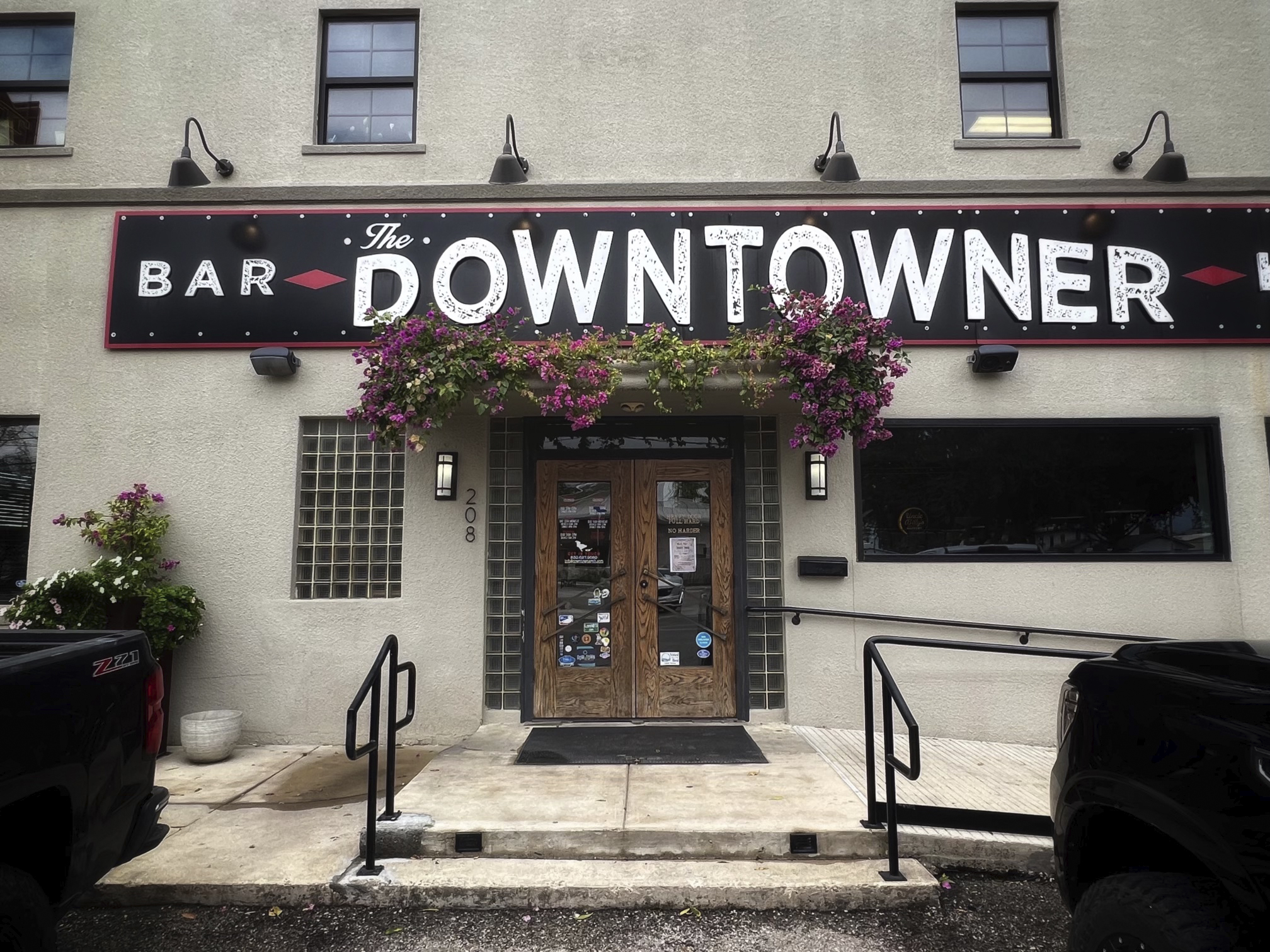 the downtowner bar and kitchen photos
