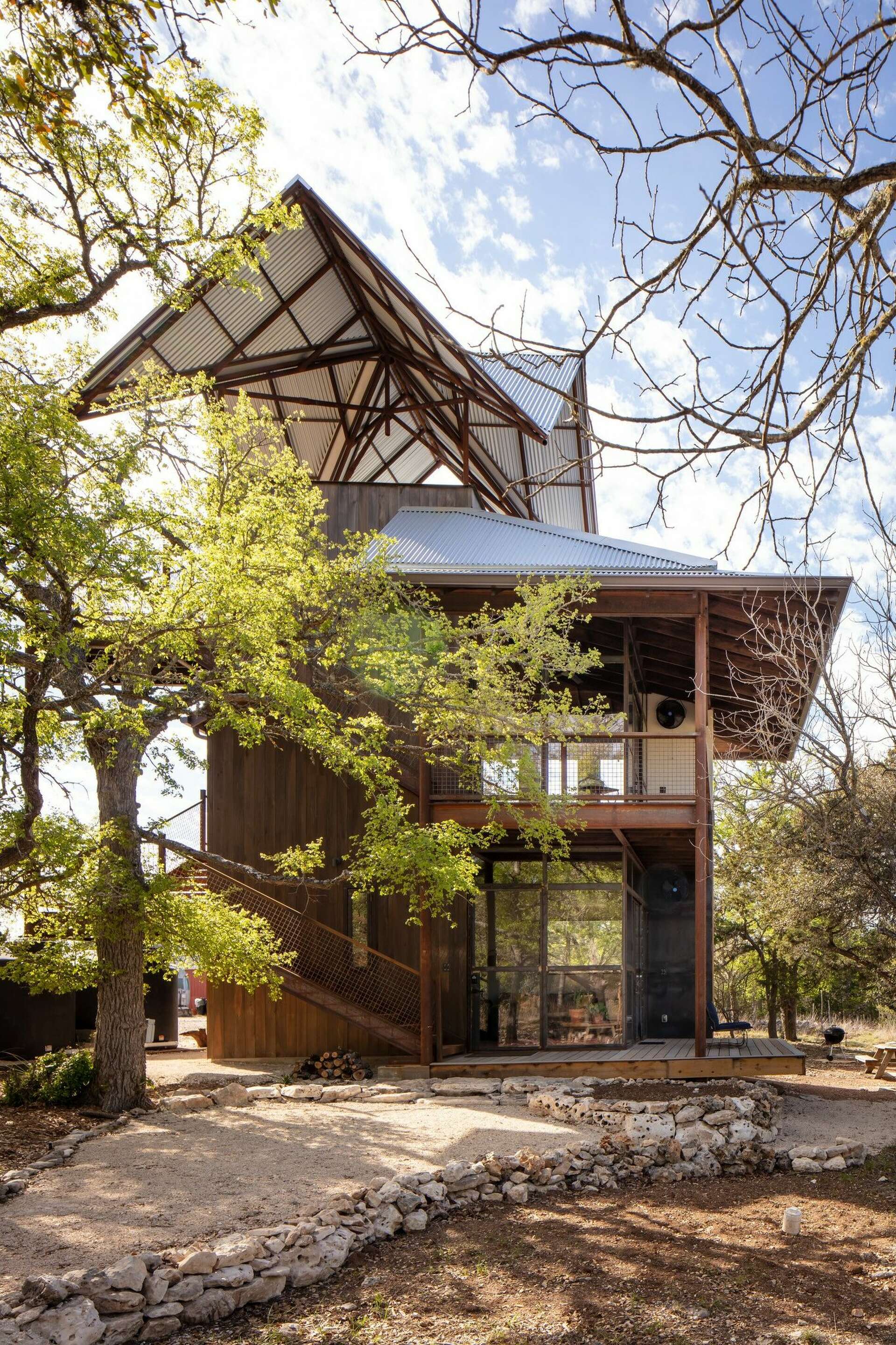 $300K Fredericksburg treehouse-like home stands tall