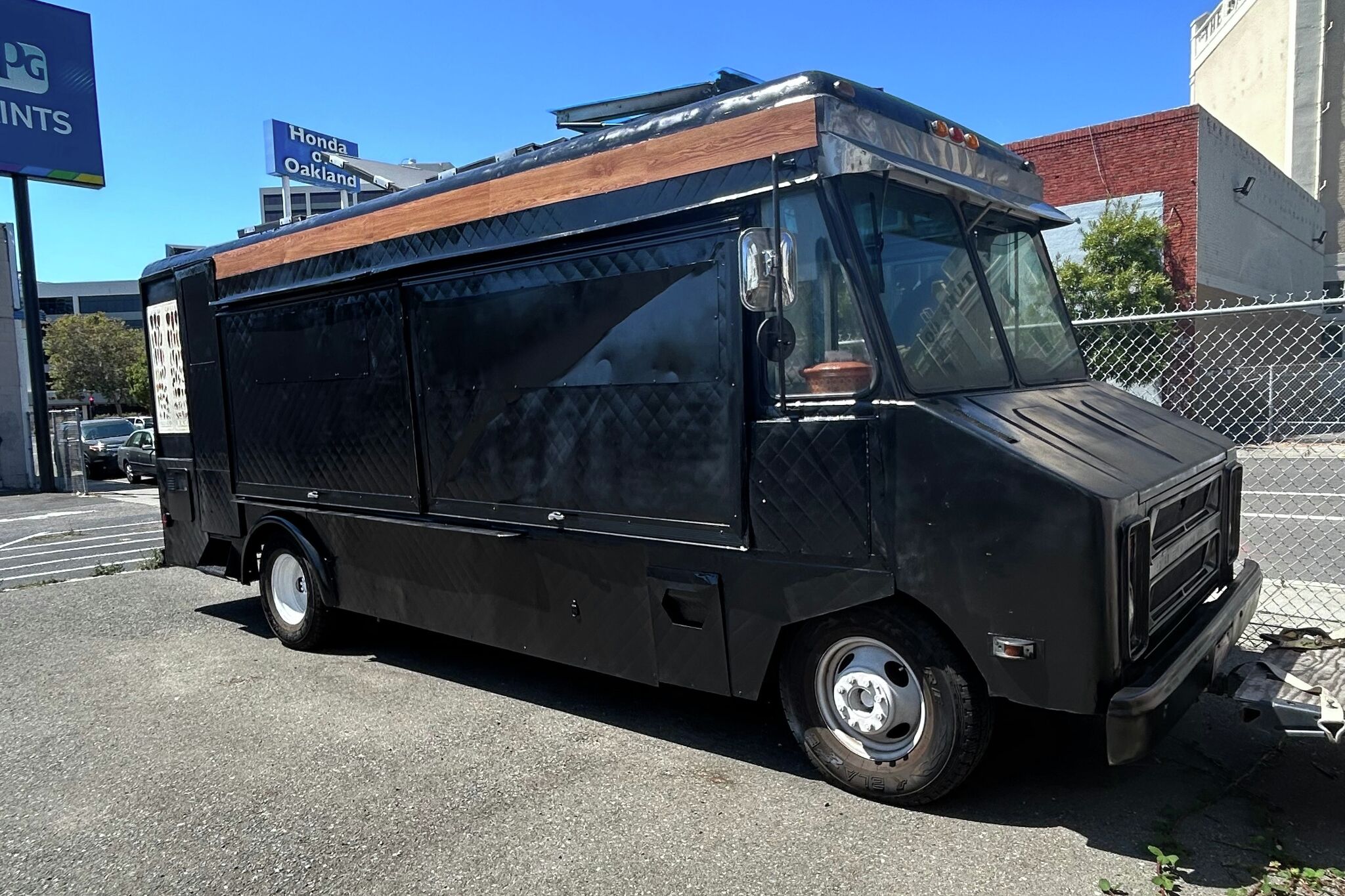 Roban un nuevo camión de tacos en Oakland