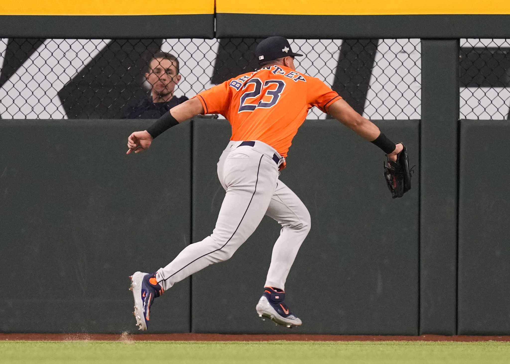 Astros' Michael Brantley robs Rangers' Adolis García of extra bases by  making an IMPRESSIVE catch