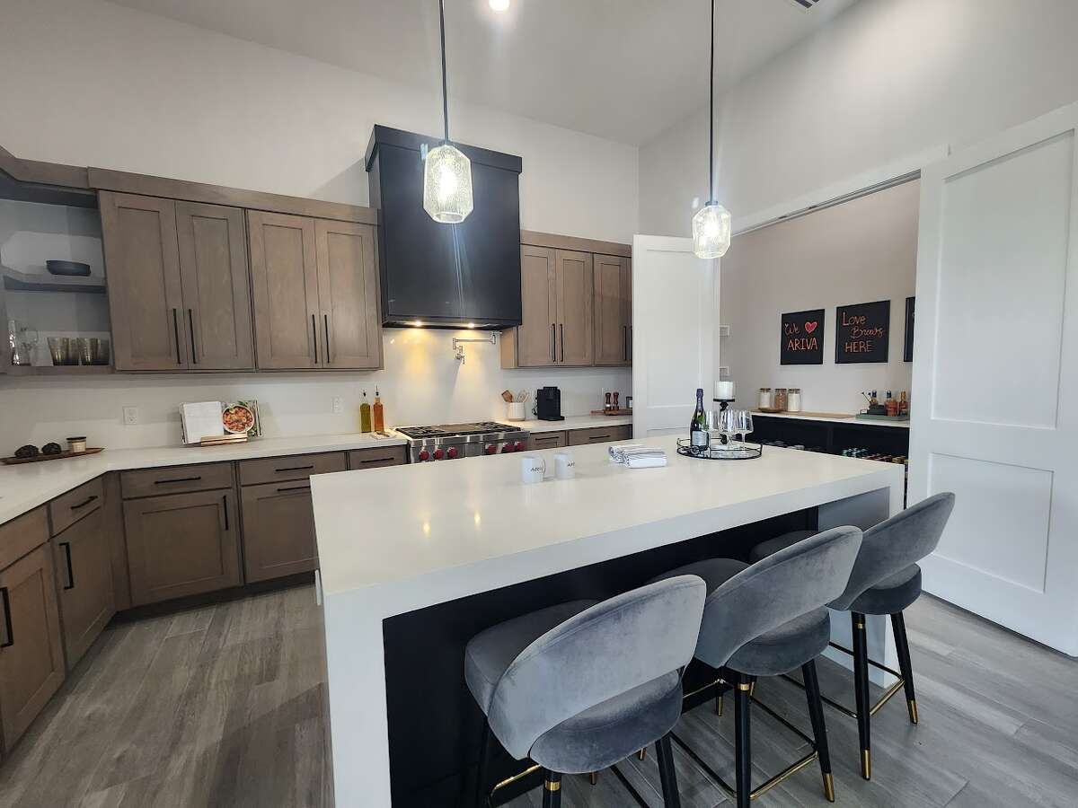 4016 Sun Valley Dr. by Ariva Homes featured in Laredo Parade of Homes