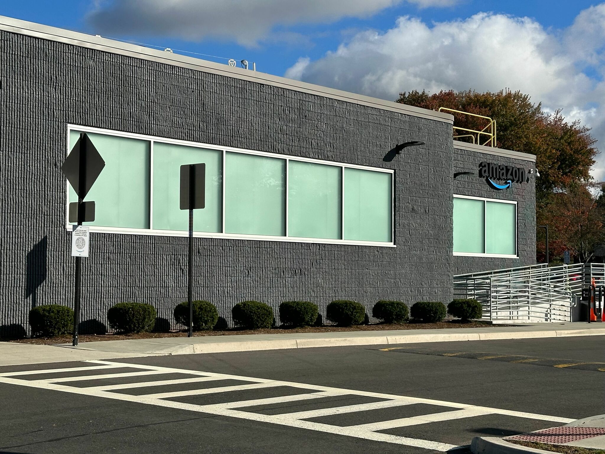 expands its network across CT as warehouse pushback builds