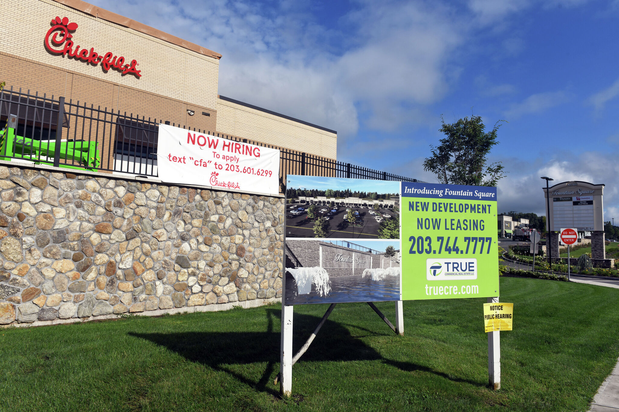 ChickfilA announces opening date for Shelton Fountain Square site