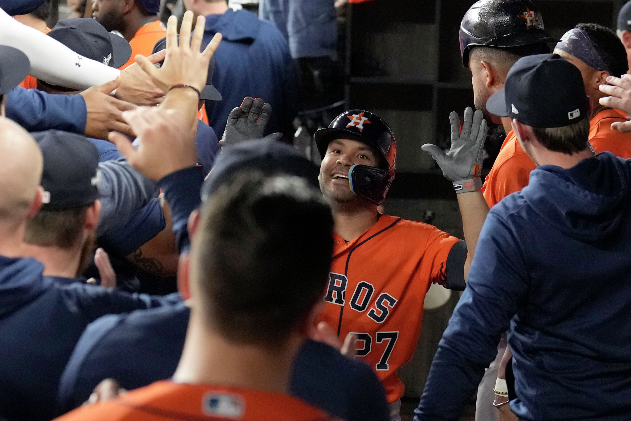 Altuve da ventaja a los Astros en la Serie de Campeonato de la Liga  Americana