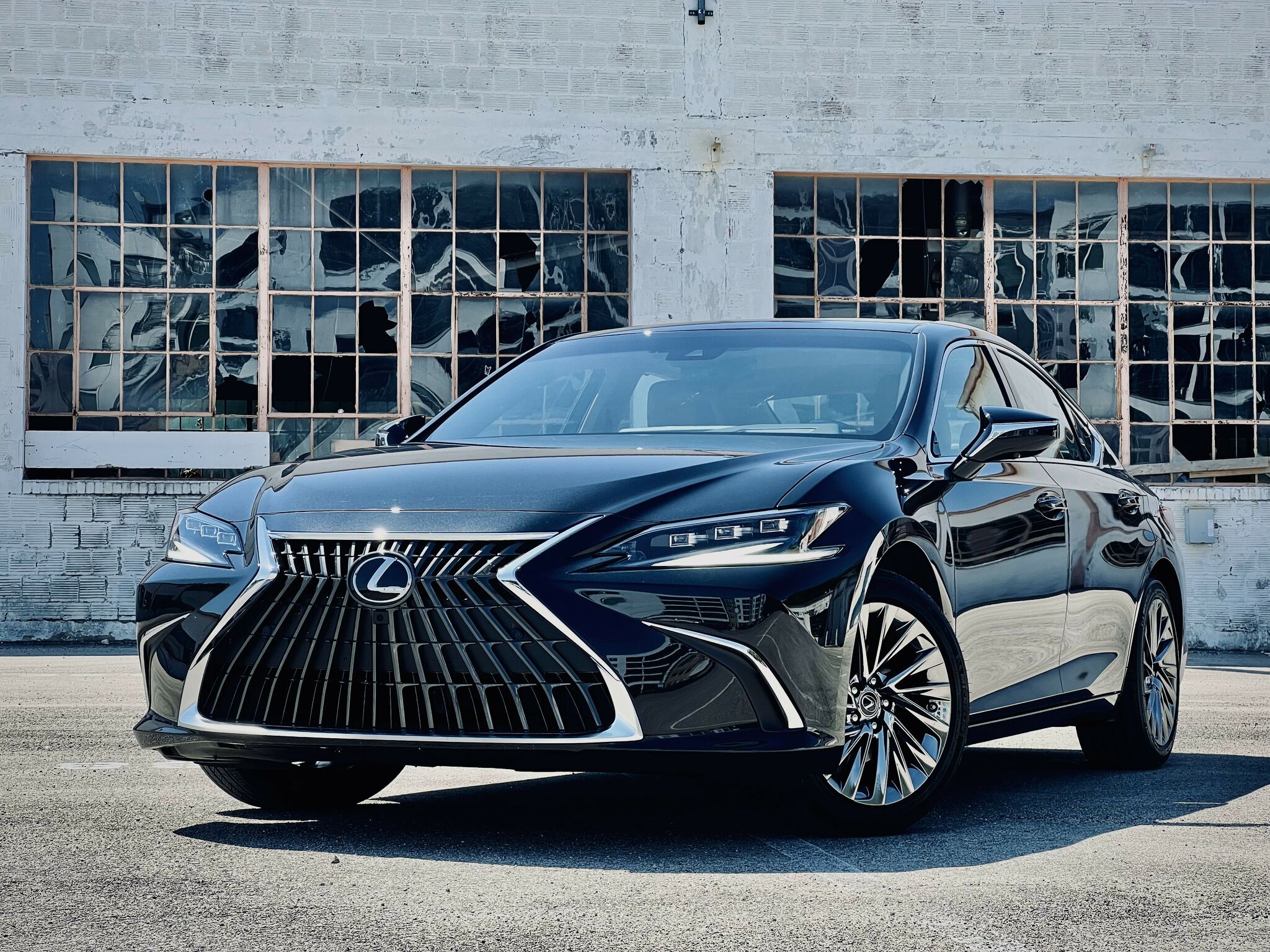 Lexus ES300h for 2024 offers economy and comfort