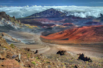 Maui fire reaches 420 acres, closes Haleakala National Park