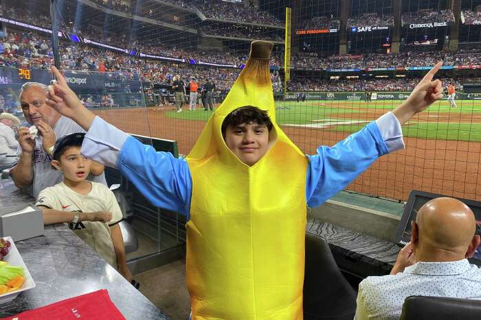 Astros fans bring hundreds of gold crowns to playoff games for King Tuck