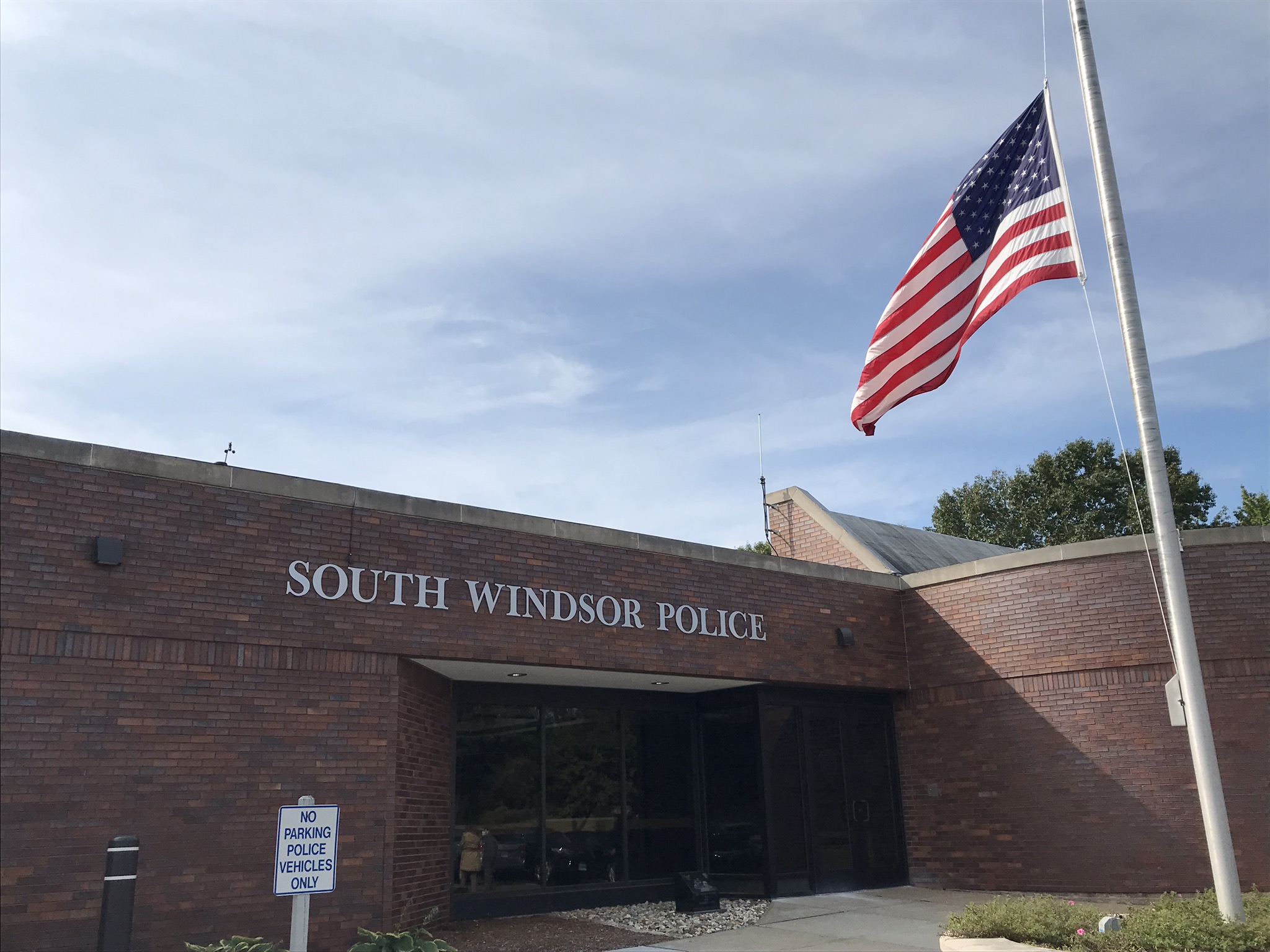 Man struck two cars in South Windsor after fleeing traffic stop: Cops