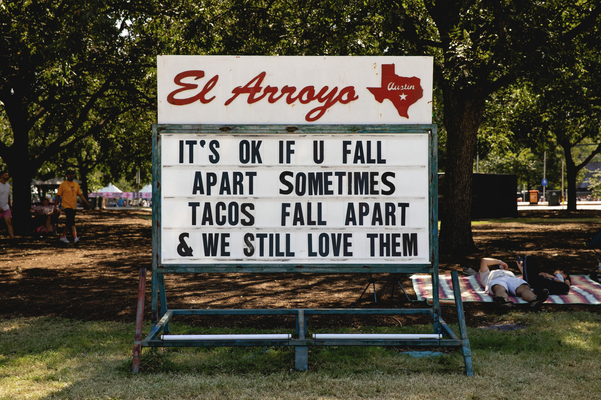 《早安美国》大声赞叹El Arroyo标志的标志性！