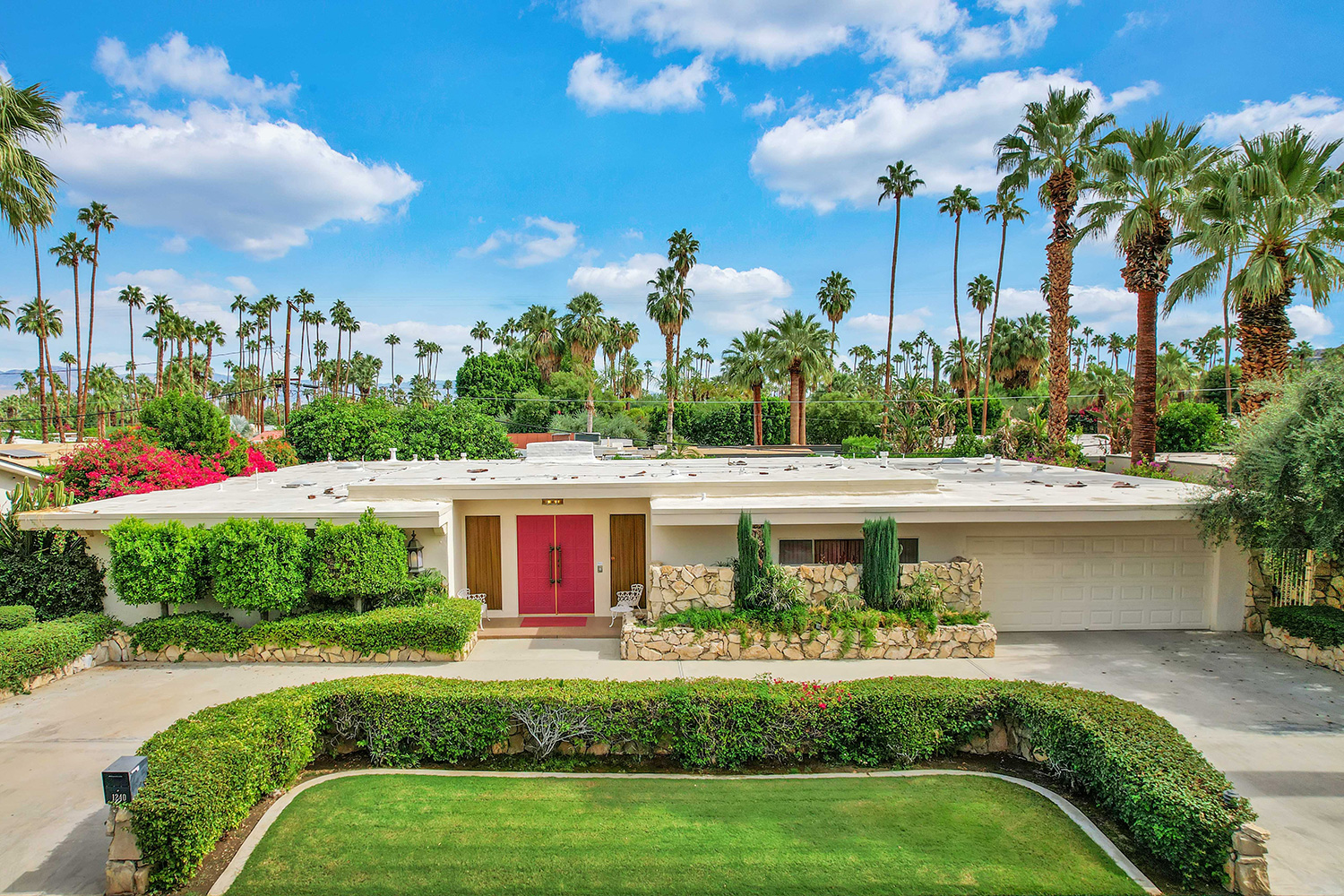 Perfectly preserved 1960s Palm Springs home for sale goes viral