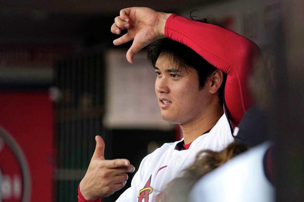 Shohei Ohtani of the Los Angeles Angels gives a thumbs up to News Photo  - Getty Images