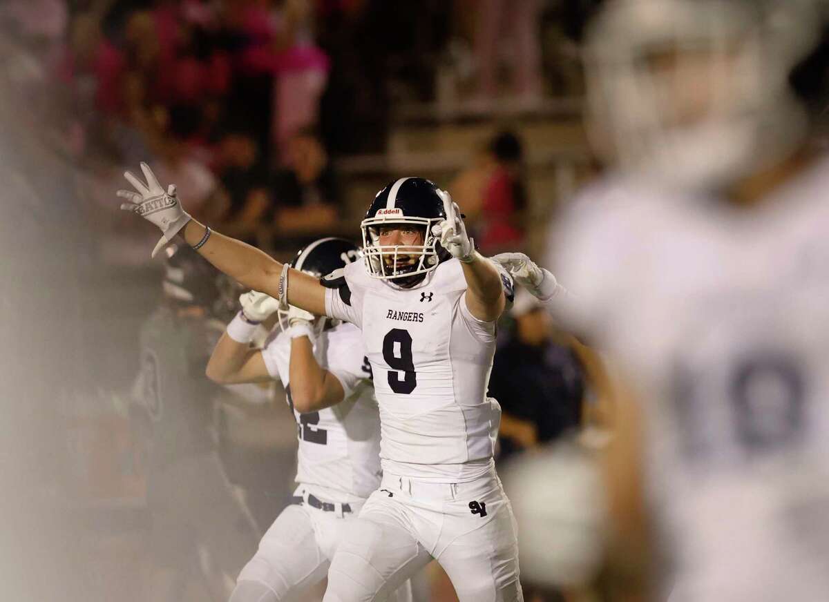 Reagan holds on to beat Smithson Valley in season opener