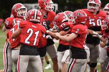 New Canaan football announcer Bob VanDerheyden steps down