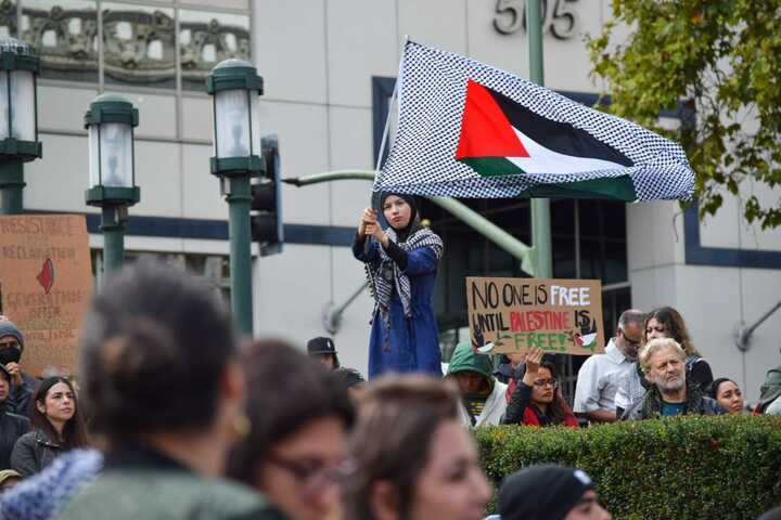 “联合穆斯林为巴勒斯坦”集会吸引数百名人到奥克兰