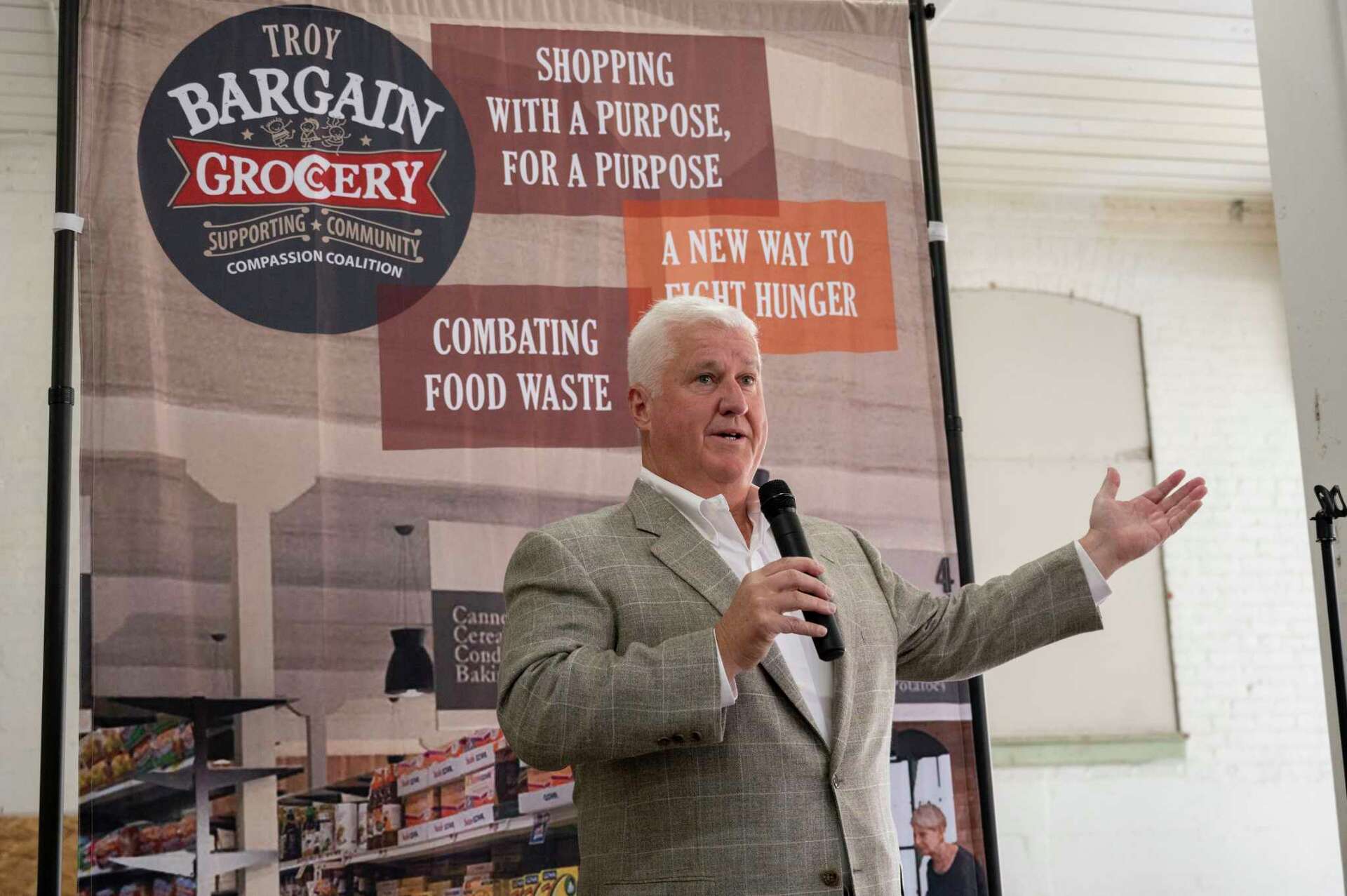 New grocery store plans to bring affordable food to Troy