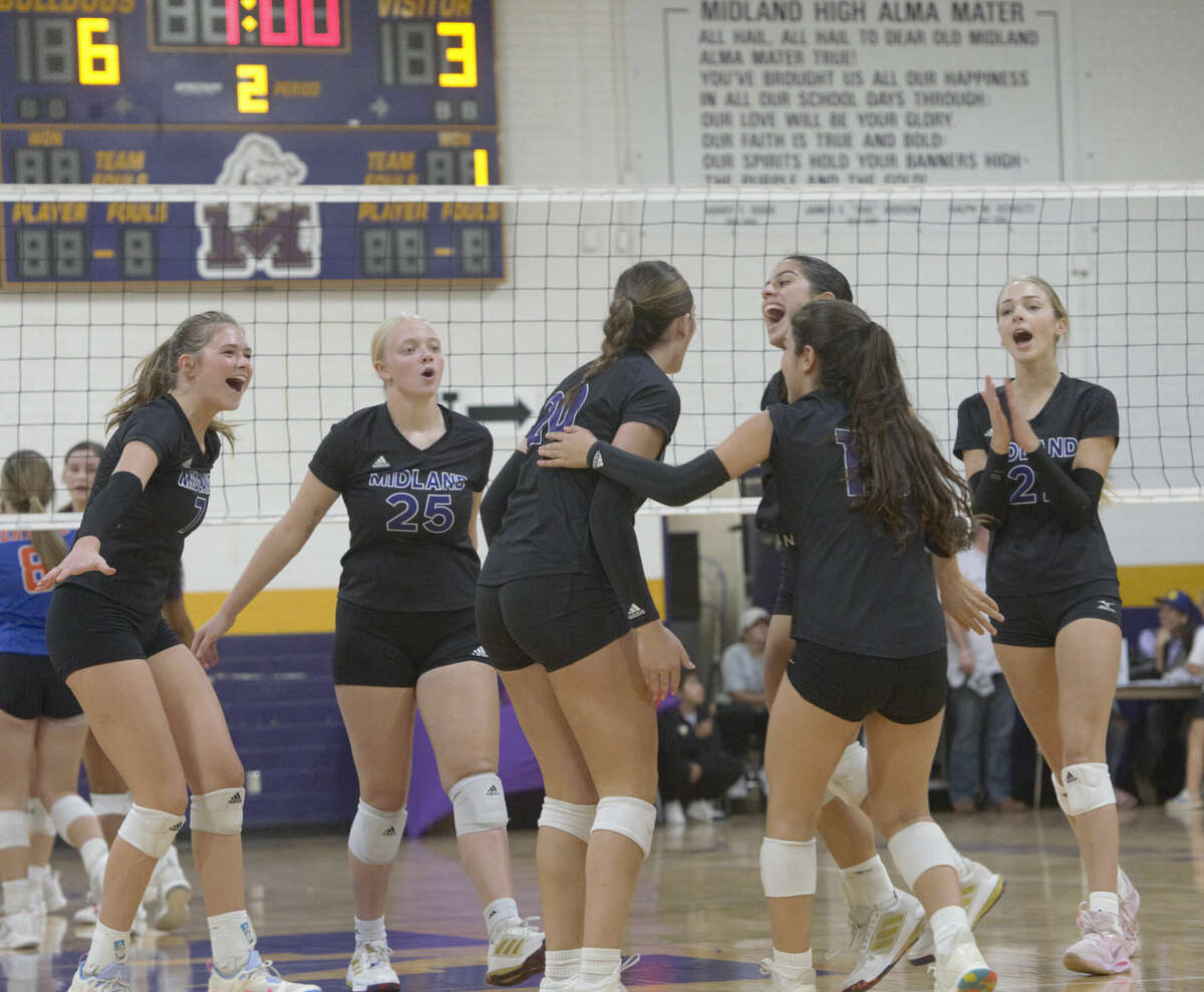 HS VOLLEYBALL: Central ends Lady Dawgs’ season with sweep