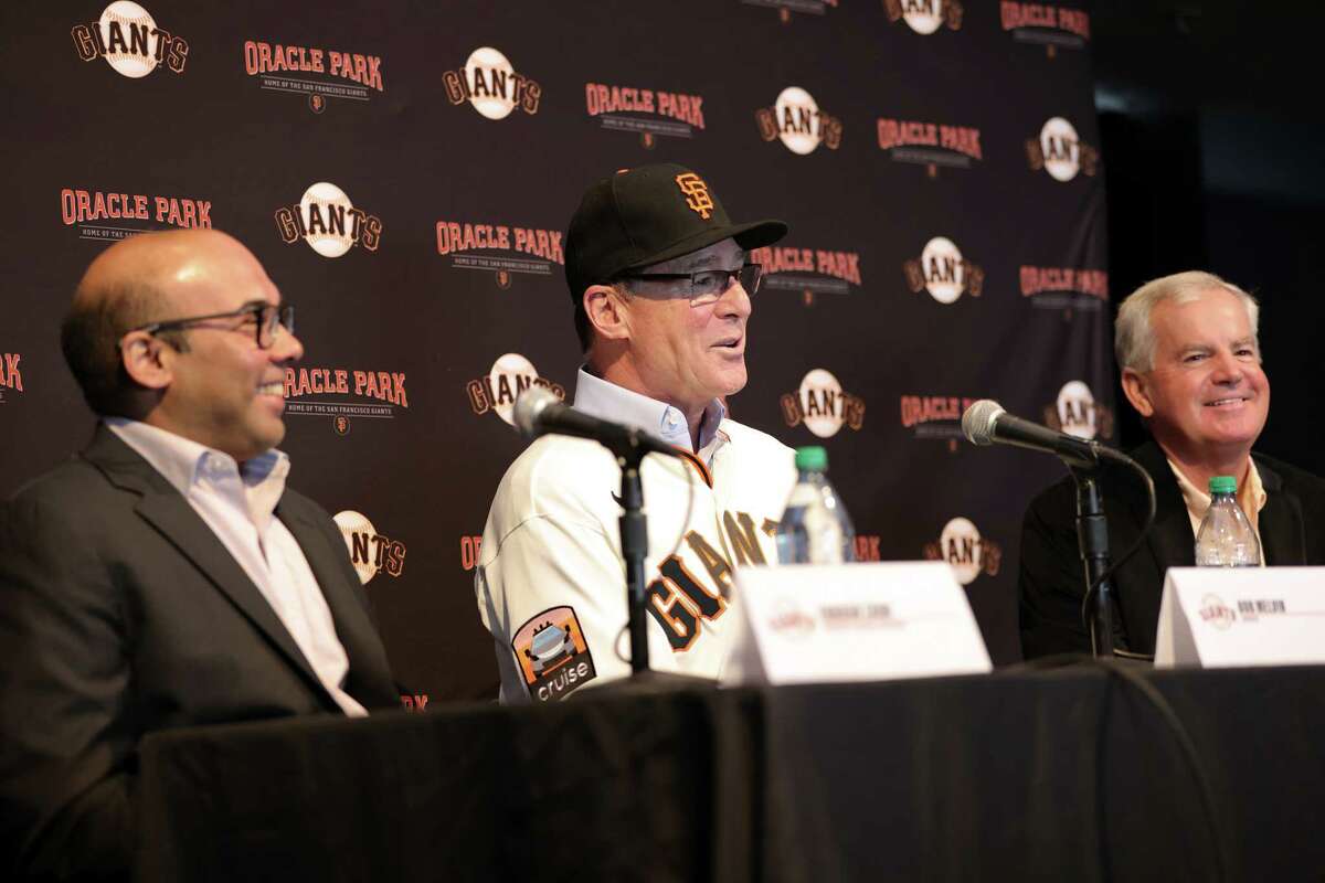 Giants honor longtime clubhouse man Mike Murphy on Wall of Fame