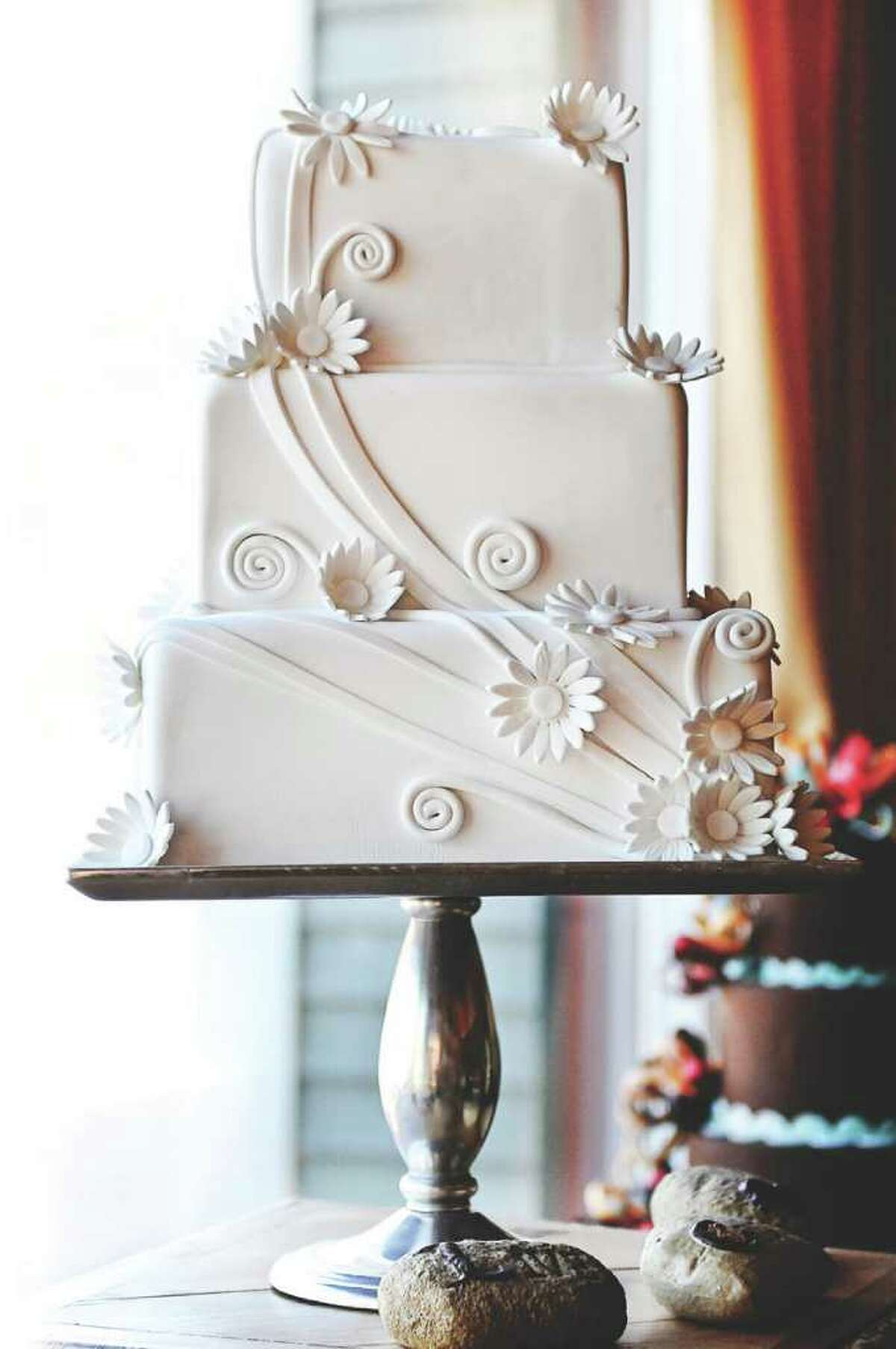 Let Them Eat Cake: Trends in wedding cakes and desserts