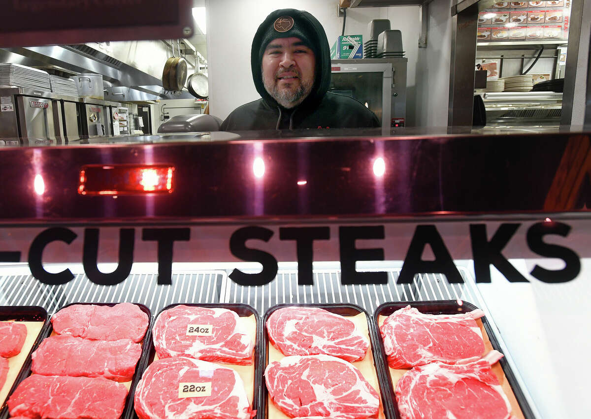 Beaumont meatcutter wins Texas Roadhouse challenge