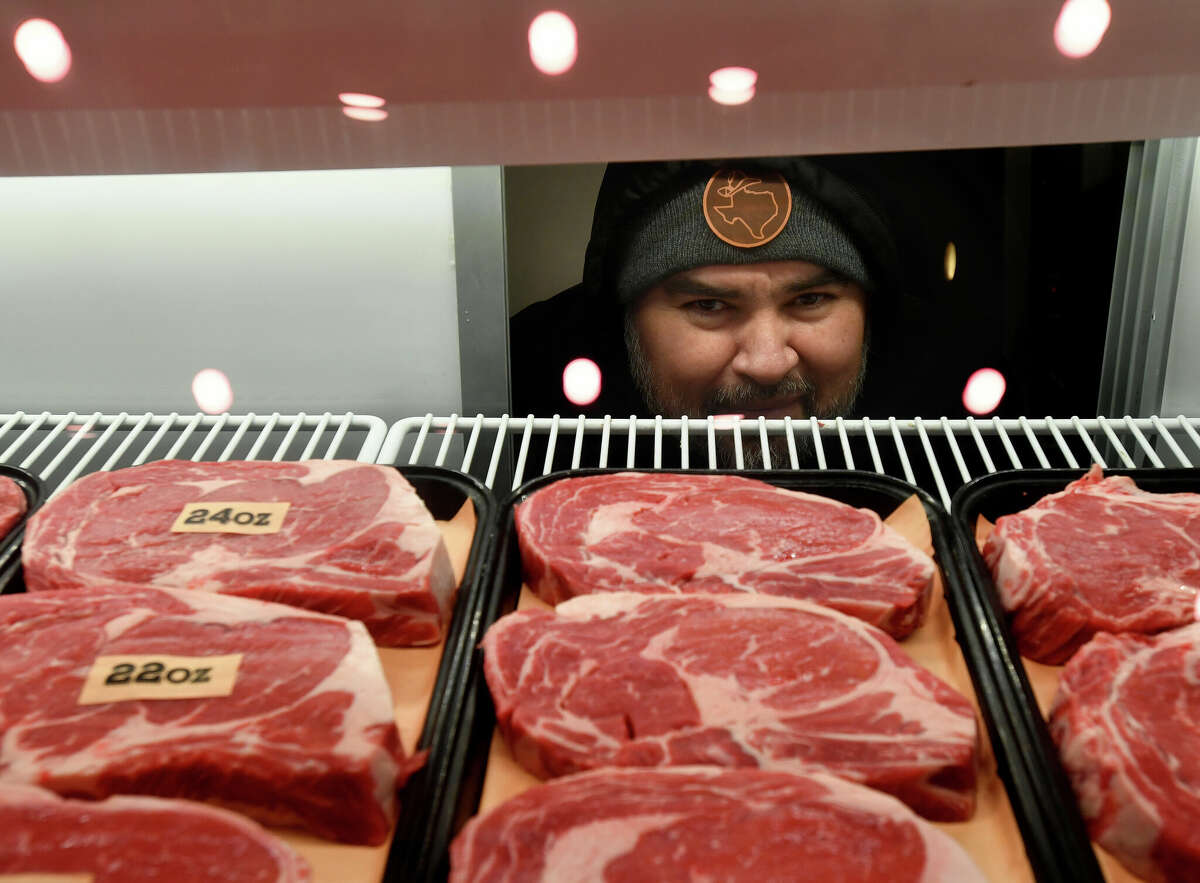 Beaumont meatcutter wins Texas Roadhouse challenge