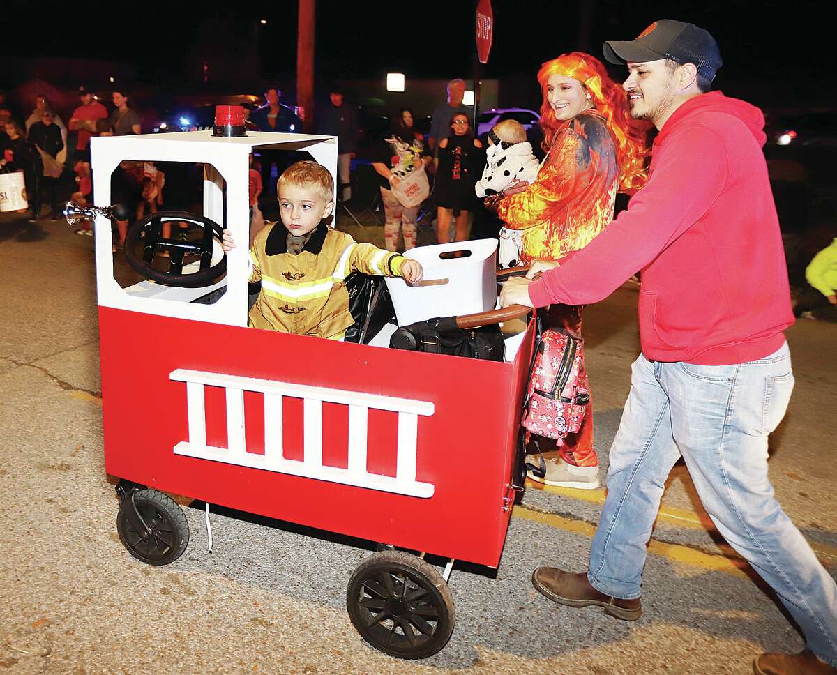 East Alton hosts head start to Halloween